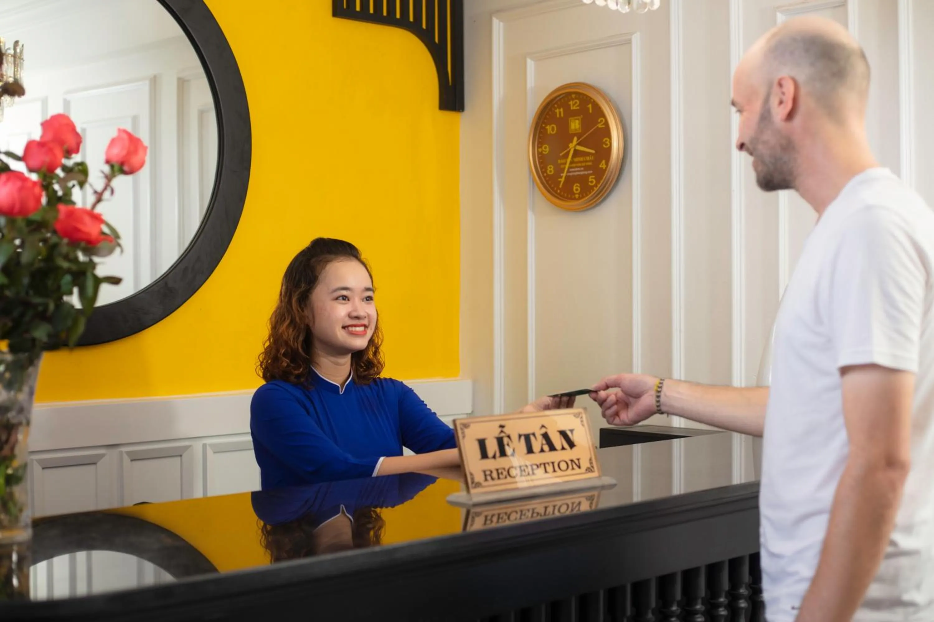 Staff in Queen Light Hotel - Ha Noi Old Quater