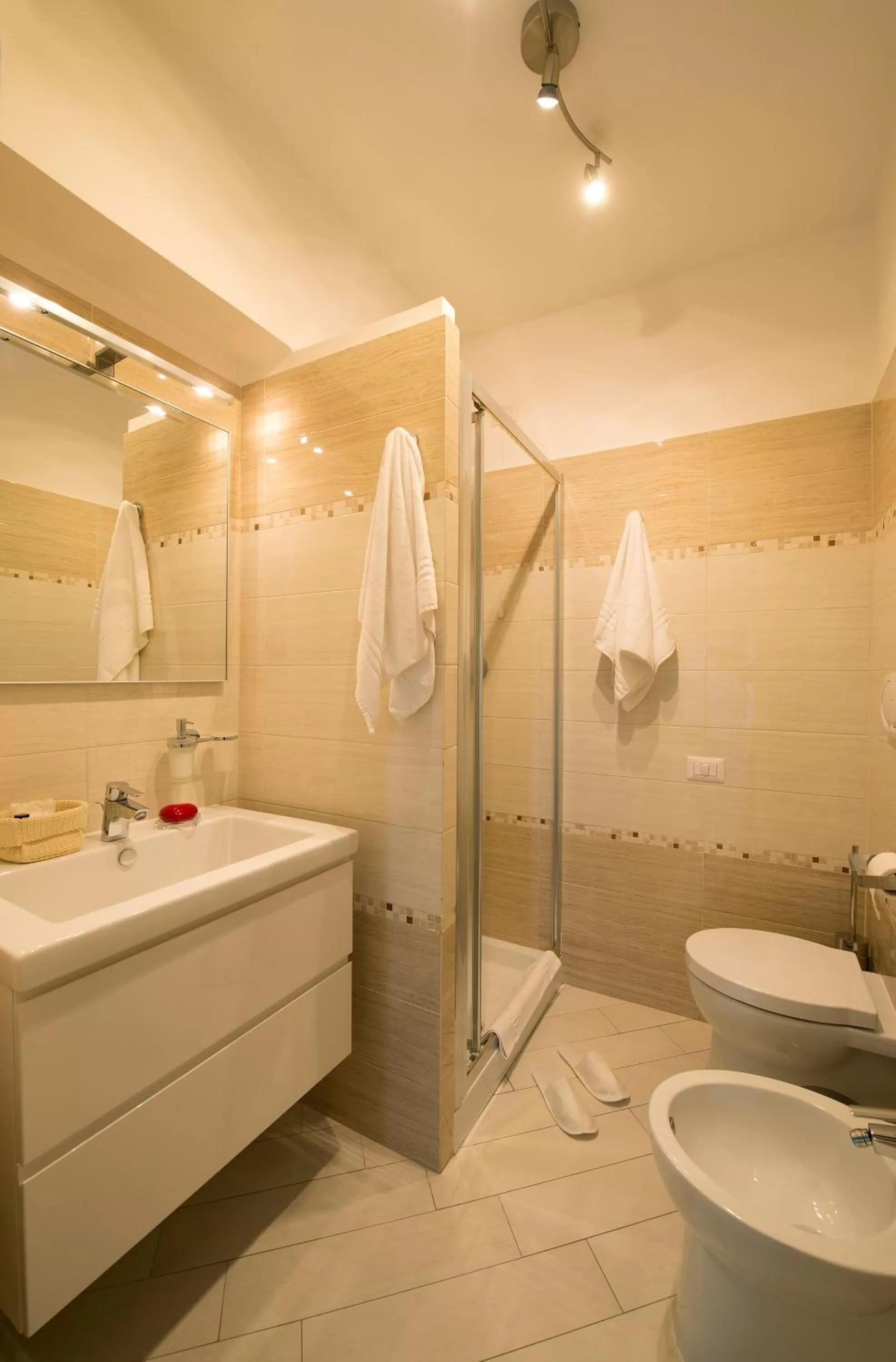 Bathroom in Suites Roma Tiburtina