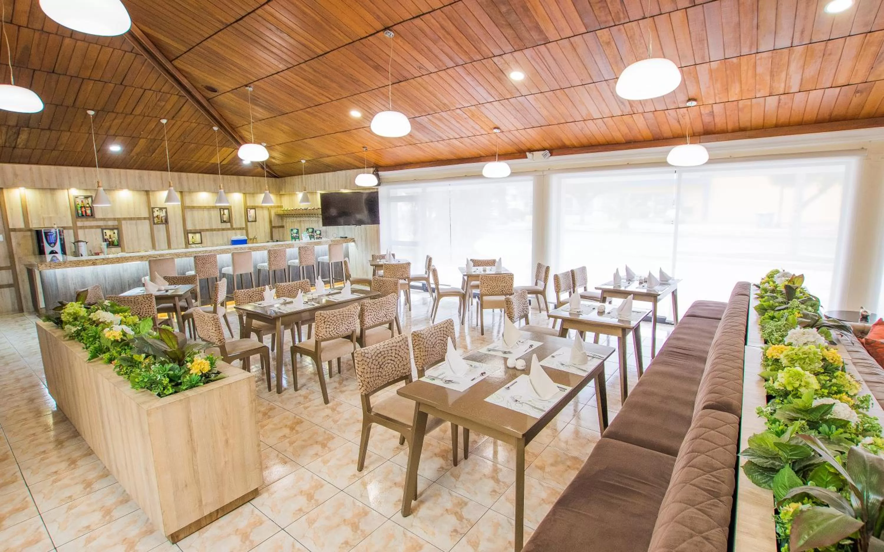 Lounge or bar, Restaurant/Places to Eat in Hotel Ajavi