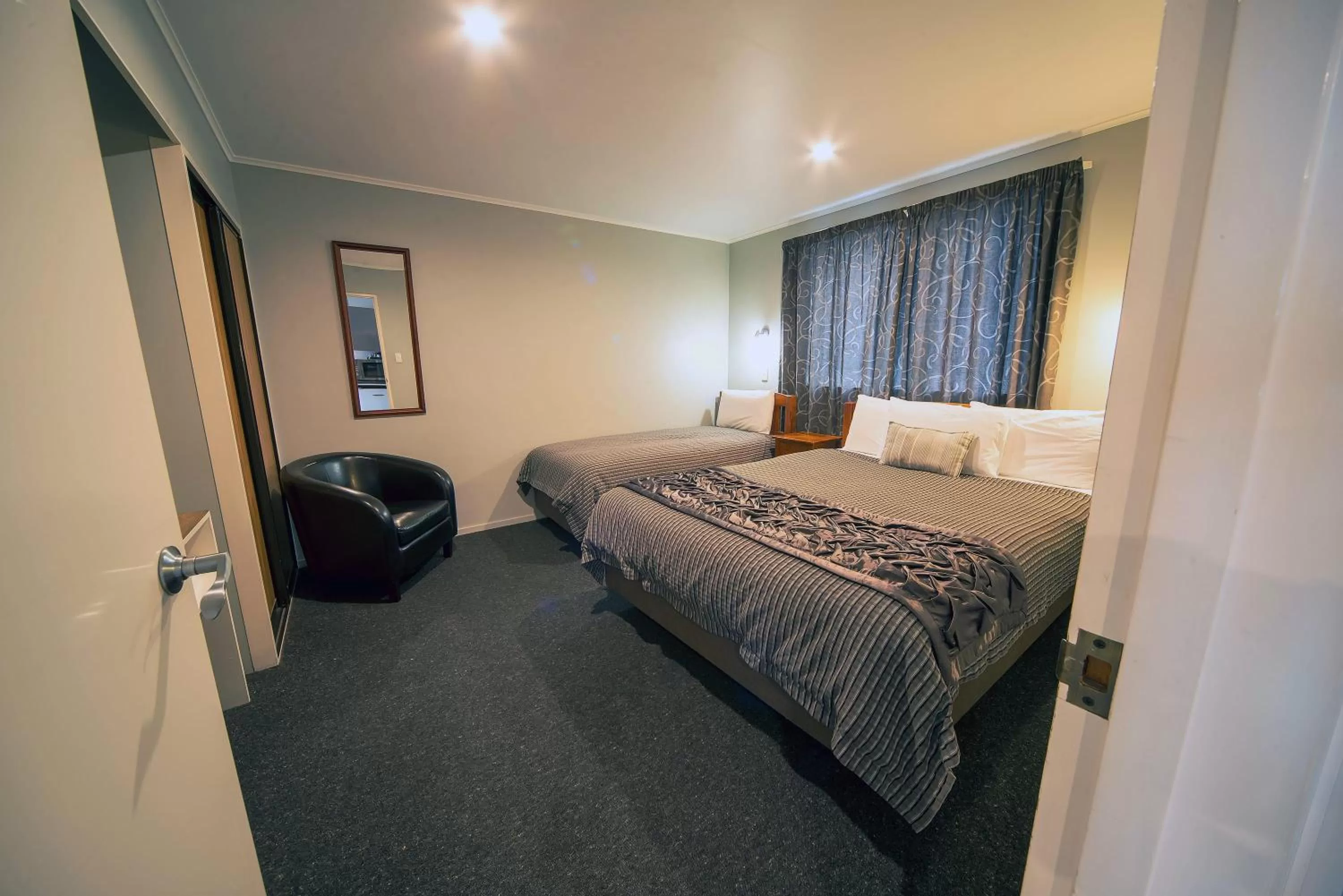 Photo of the whole room, Bed in Coronation Park Motels