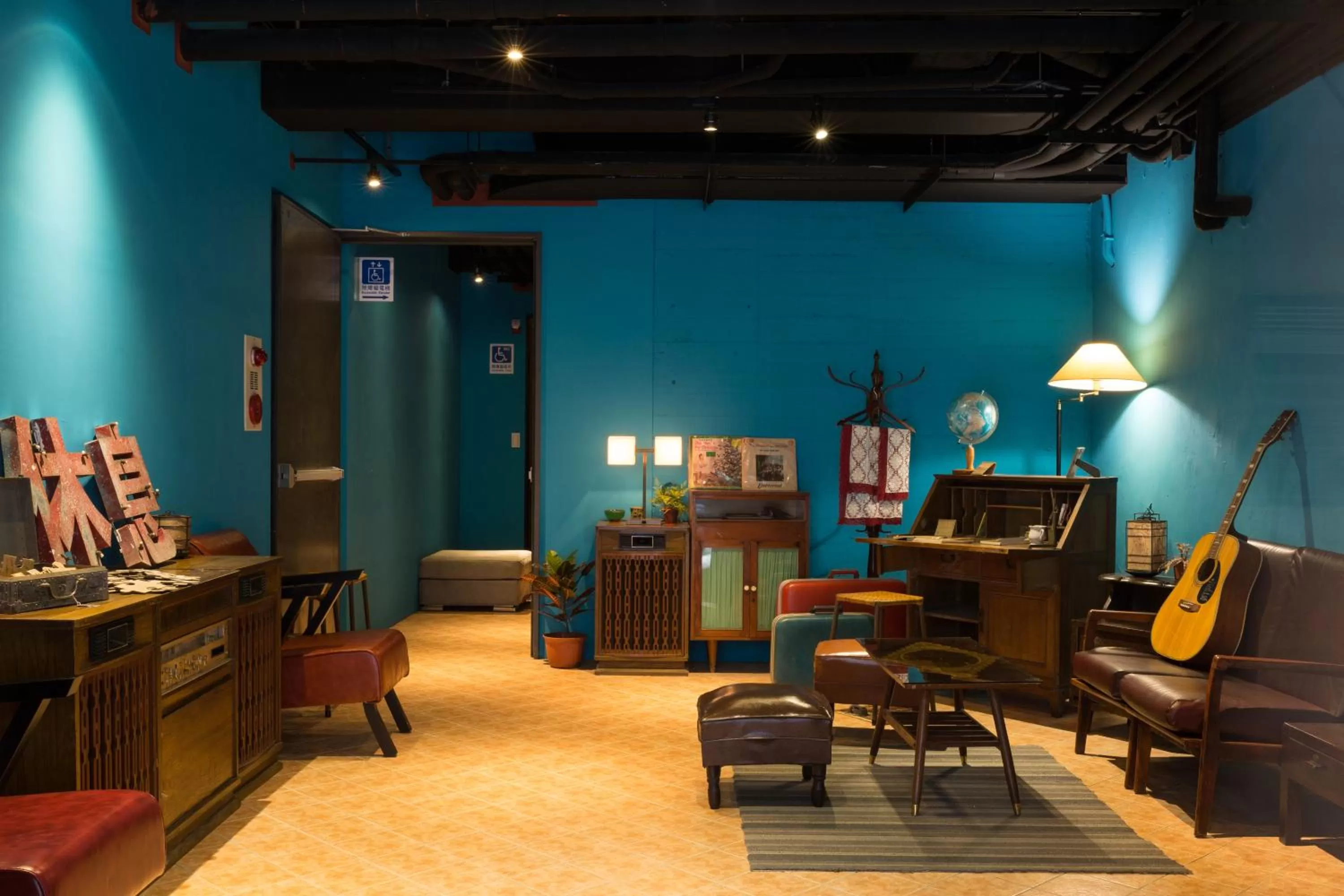 Communal lounge/ TV room in Cho Hotel