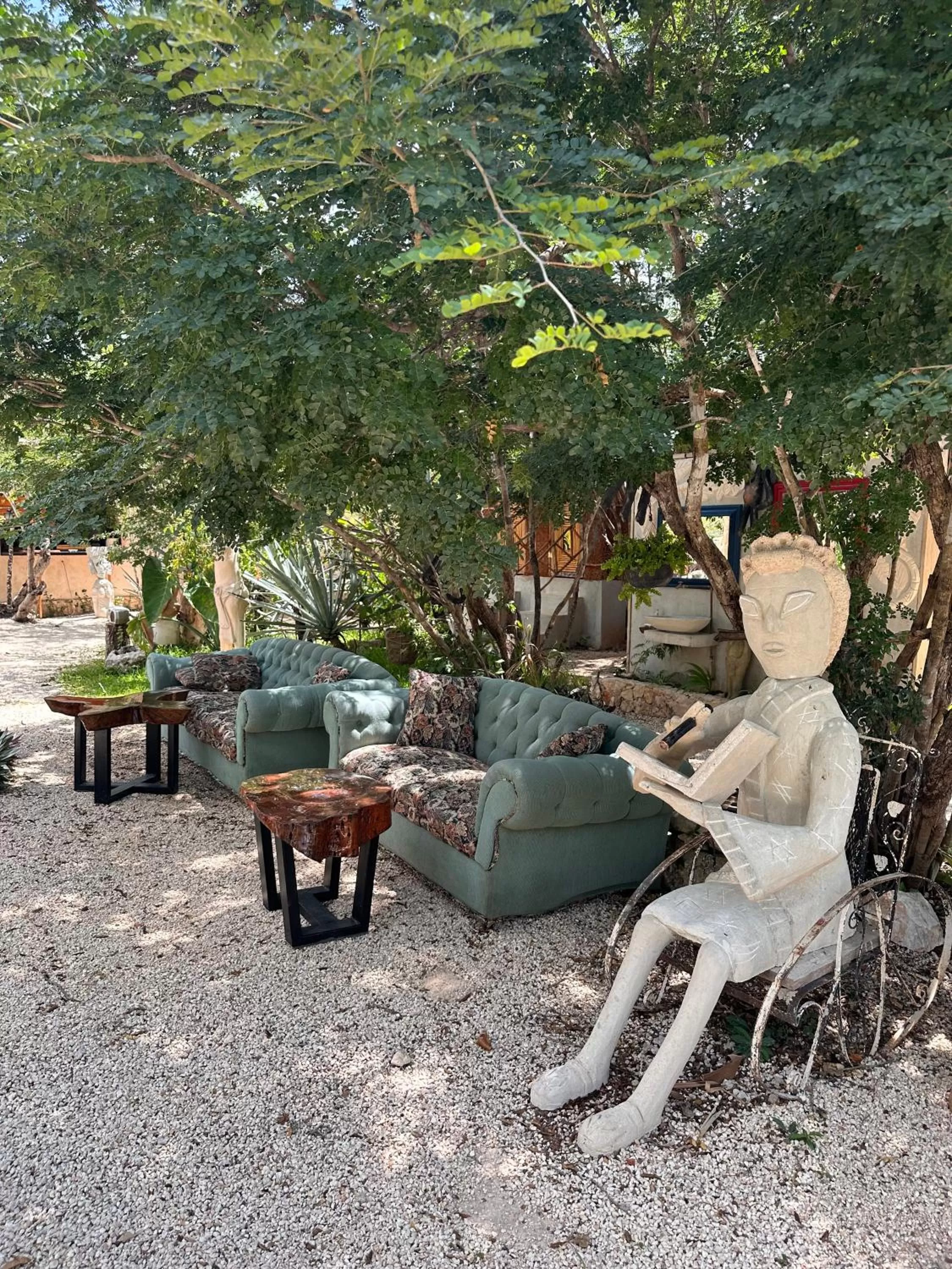 Restaurant/places to eat in RESET ATEMPORAL