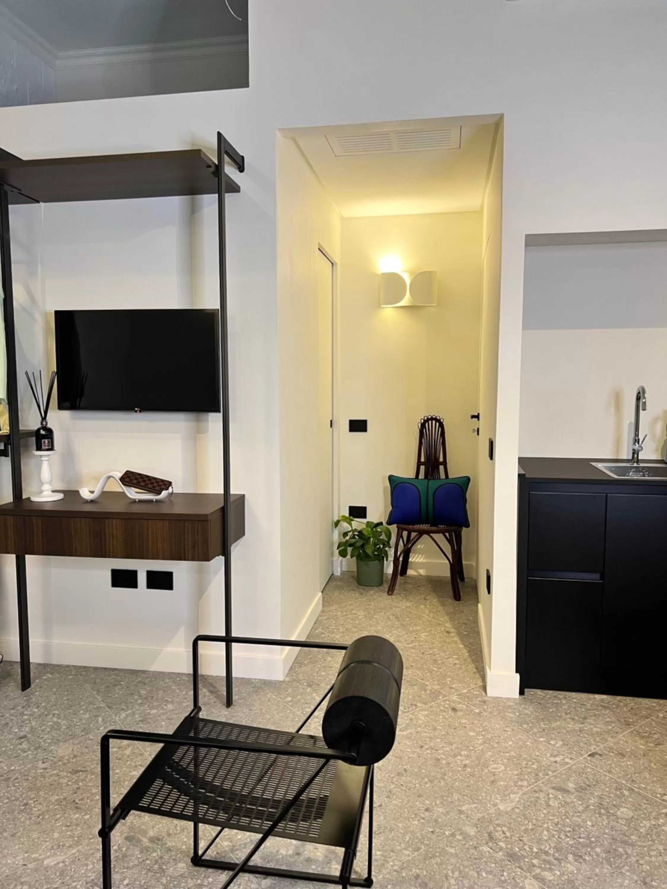 TV/Entertainment Center in Mille912 relais