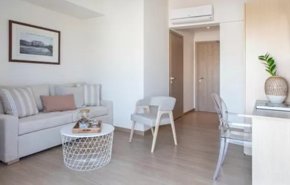 Seating area in Gallery Suites & Residences Piraeus