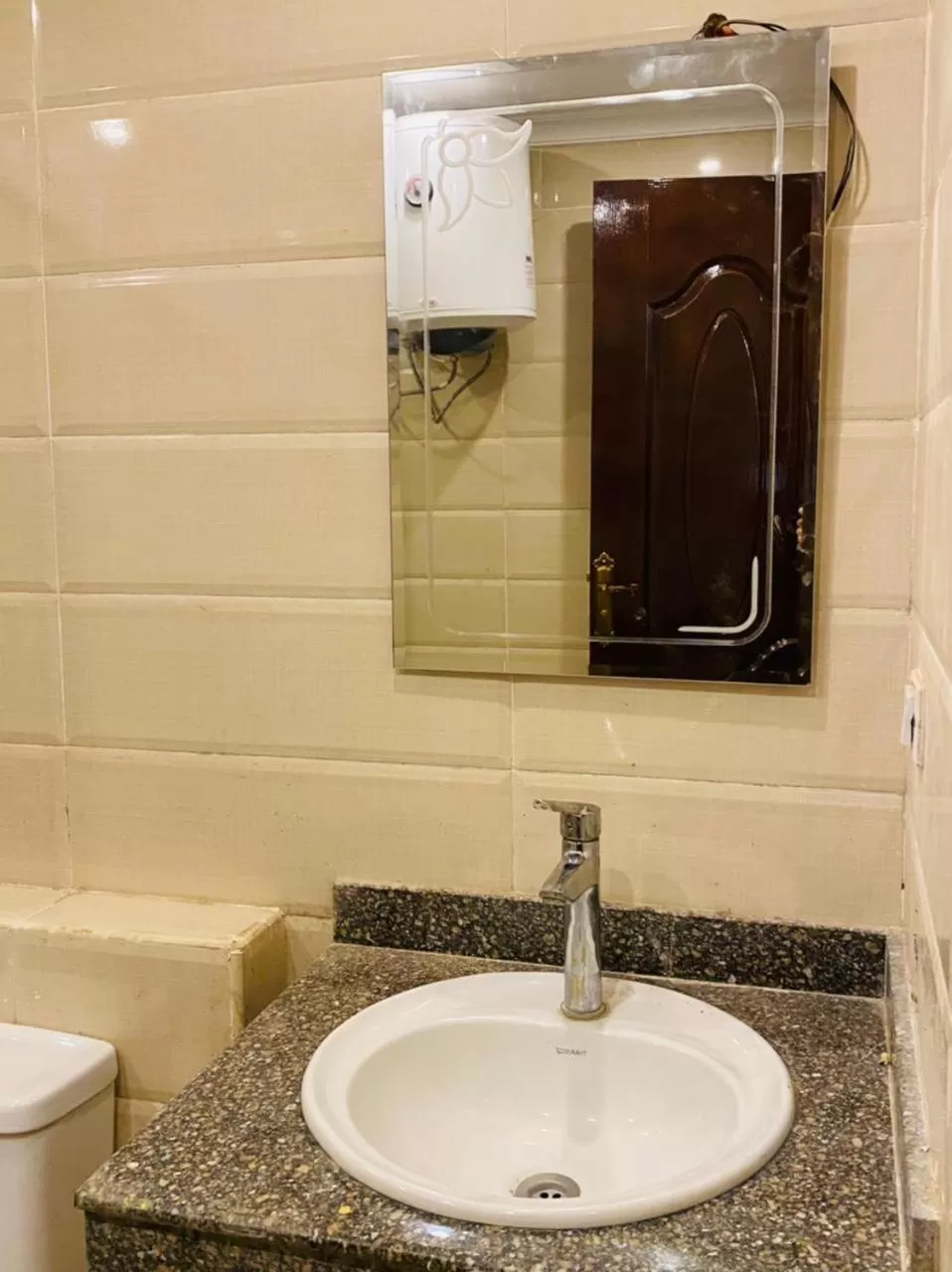 Shower in Pyramids Height Hotel & Pyramids Master Scene Rooftop