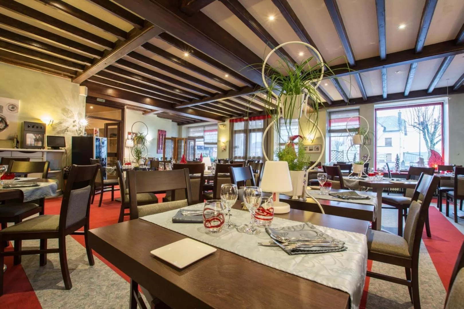 Restaurant/places to eat in Logis Hôtel-Restaurant Le Commerce