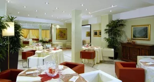 Restaurant/places to eat in Rizzi Aquacharme Hotel & Spa