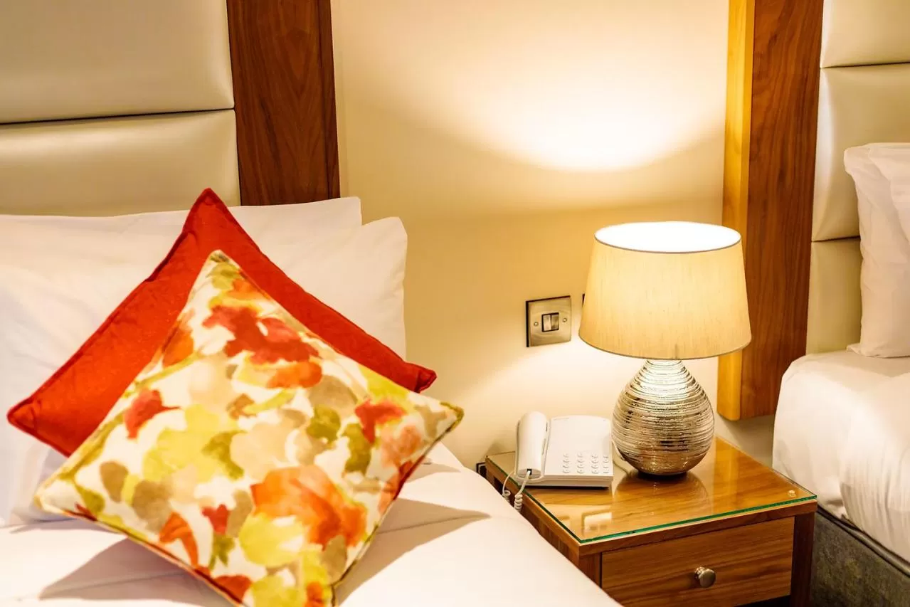 Bedroom, Bed in Grand Hotel Tralee