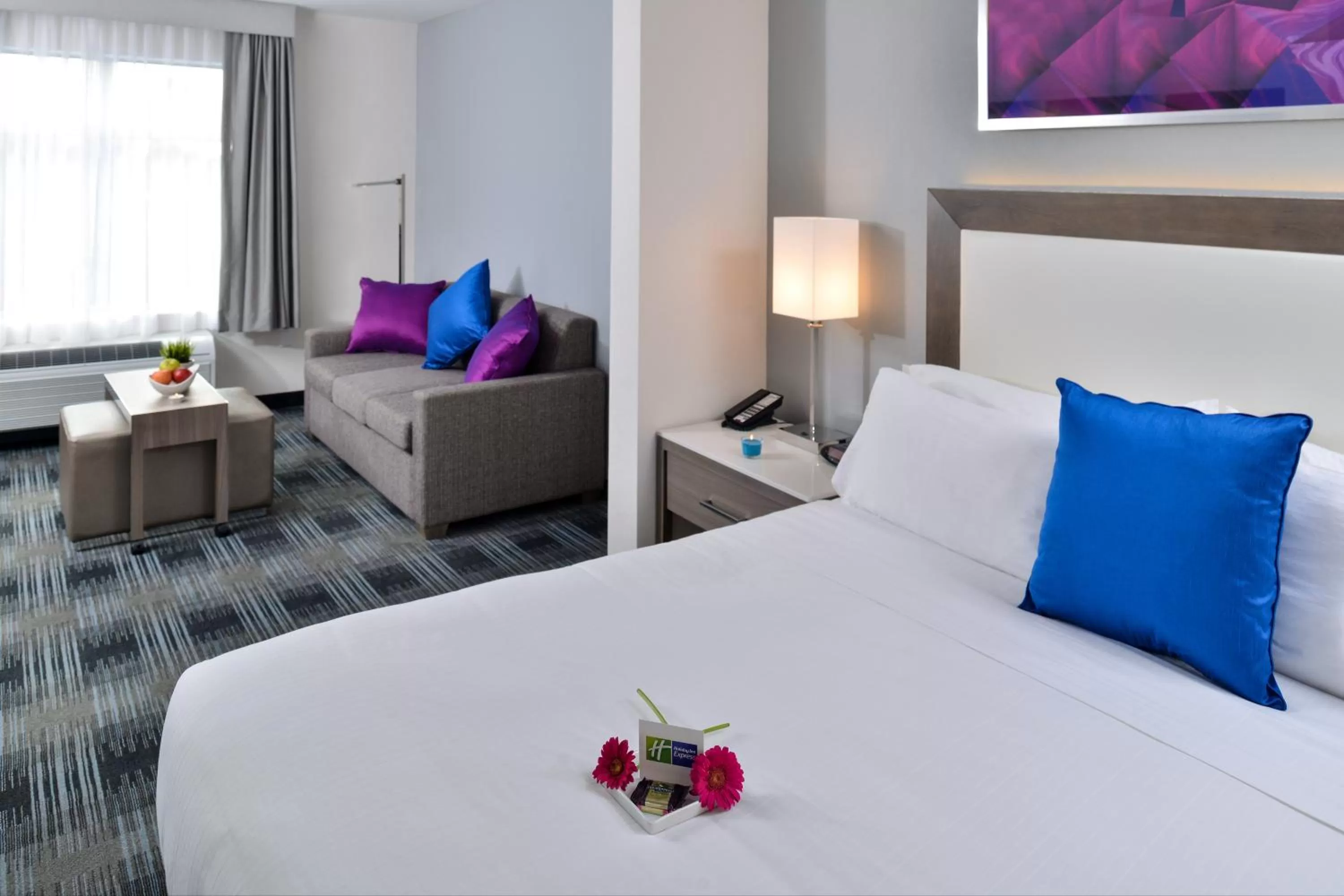 Photo of the whole room, Bed in Holiday Inn Express & Suites San Diego - Mission Valley by IHG