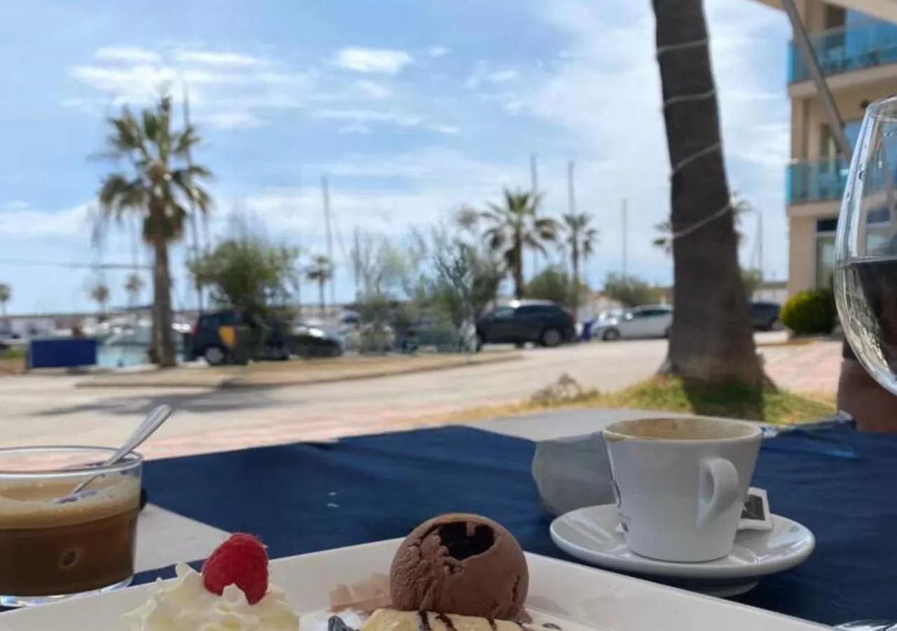 Restaurant/places to eat in Hotel Port Sitges