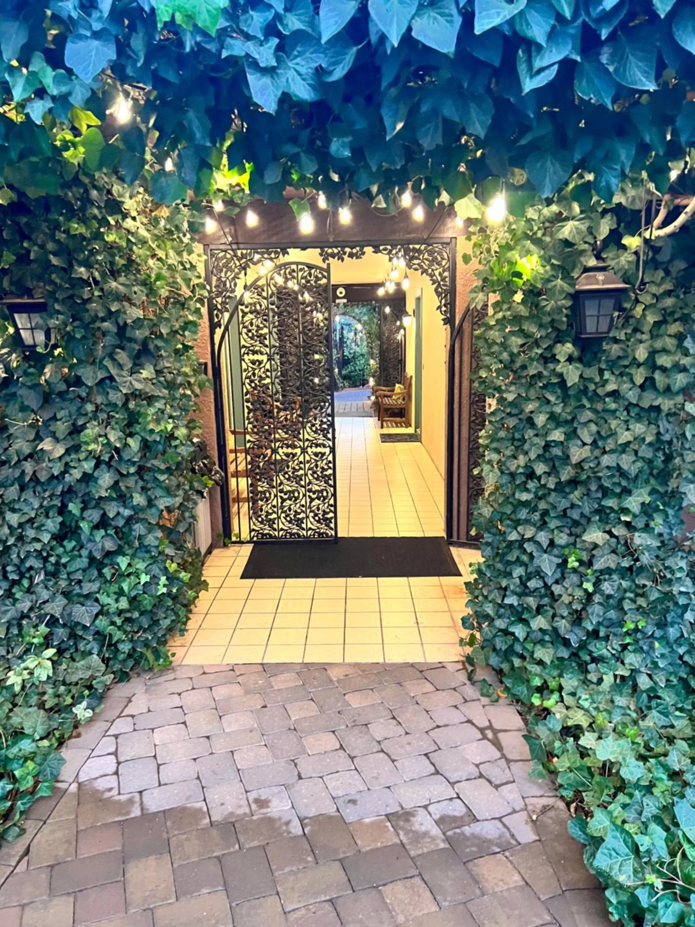 Property building in Lantern Light Inn - Romantic Getaway