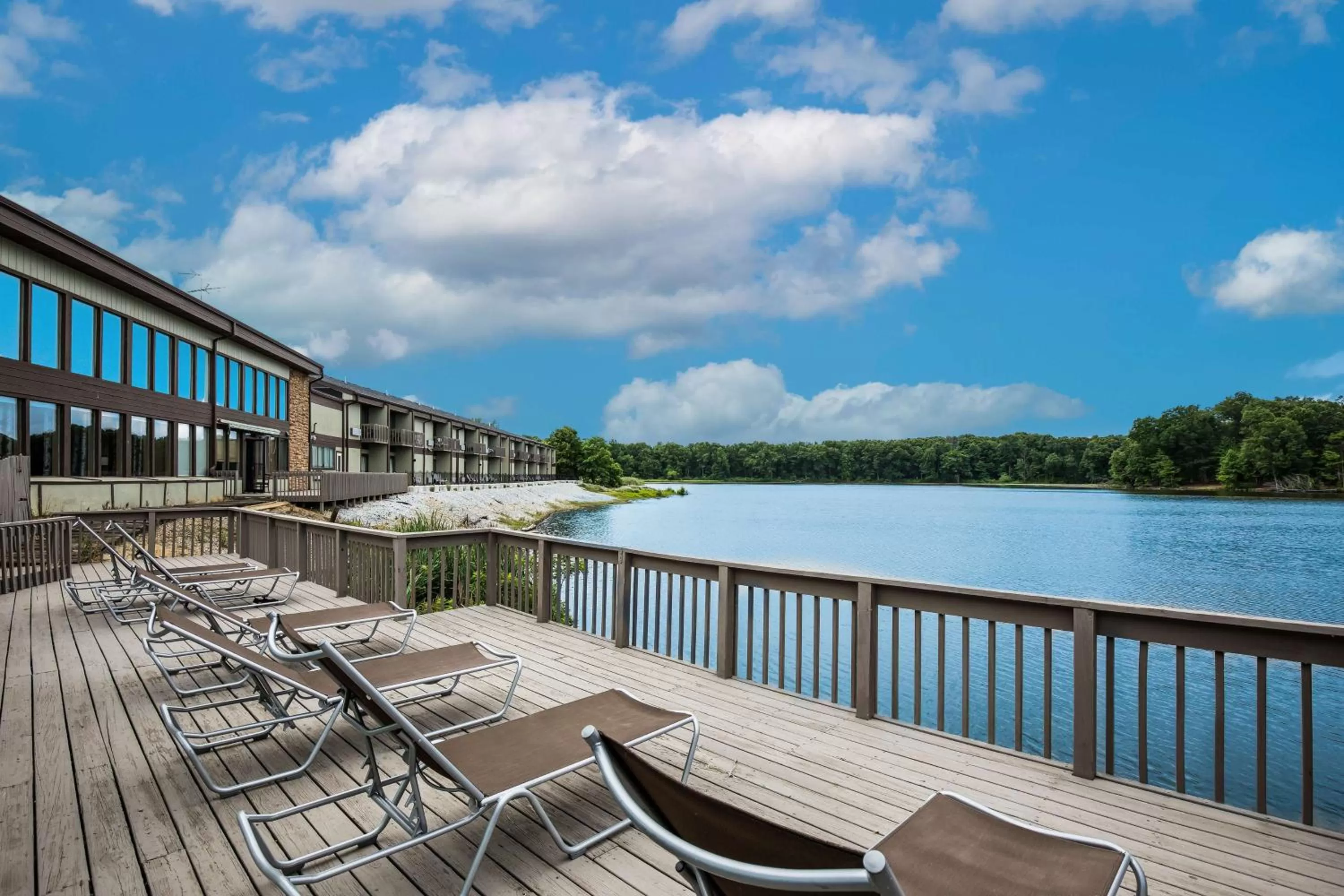 Property building in Best Western Indian Oak