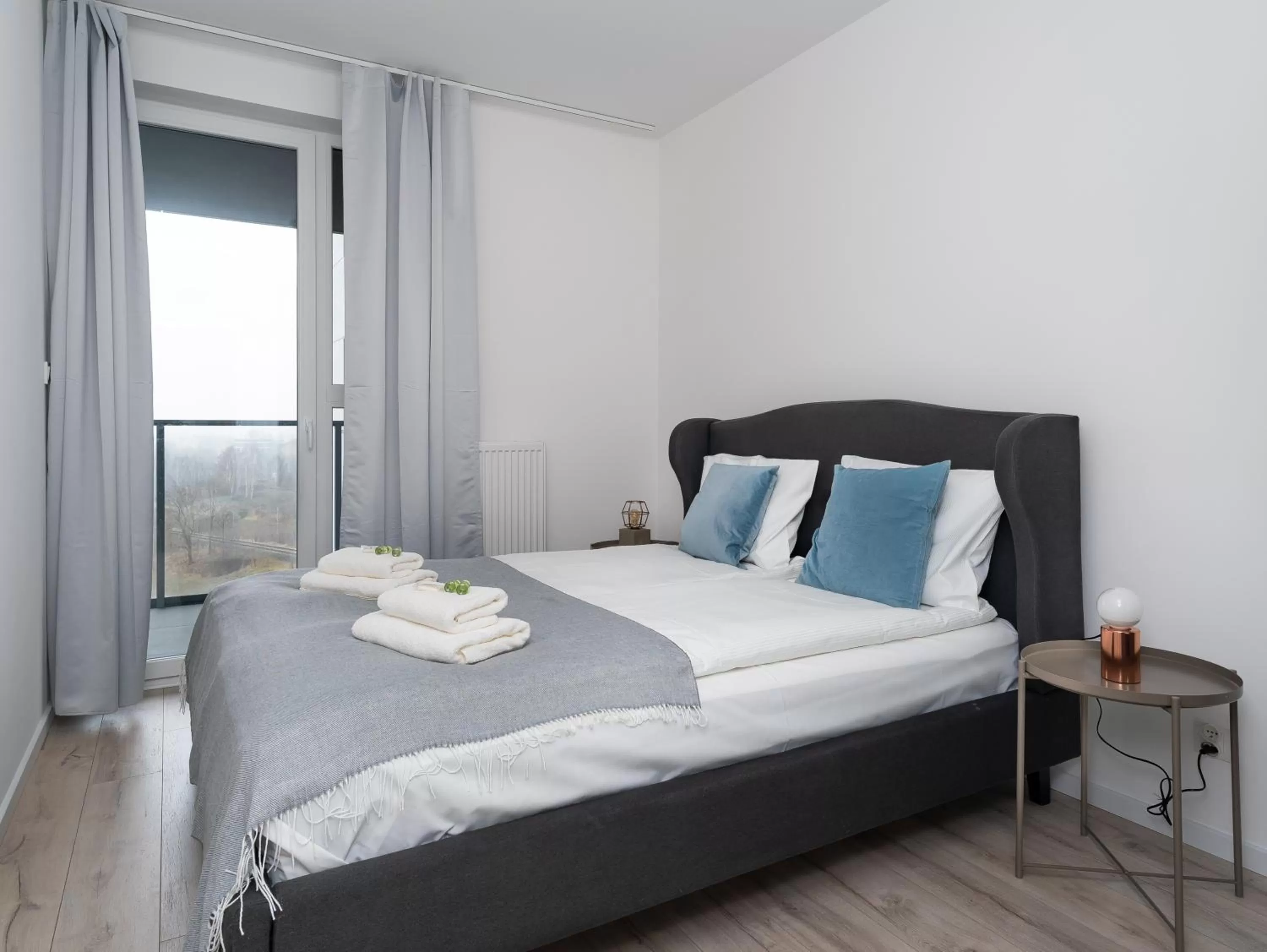 Bed in Symphony Modern Tower Apartamenty