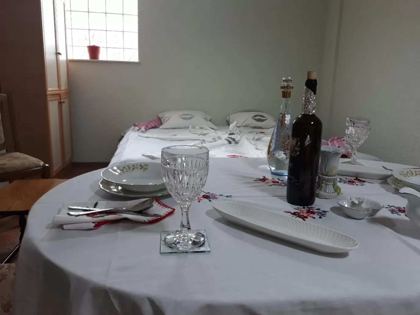 Restaurant/Places to Eat in Deni house