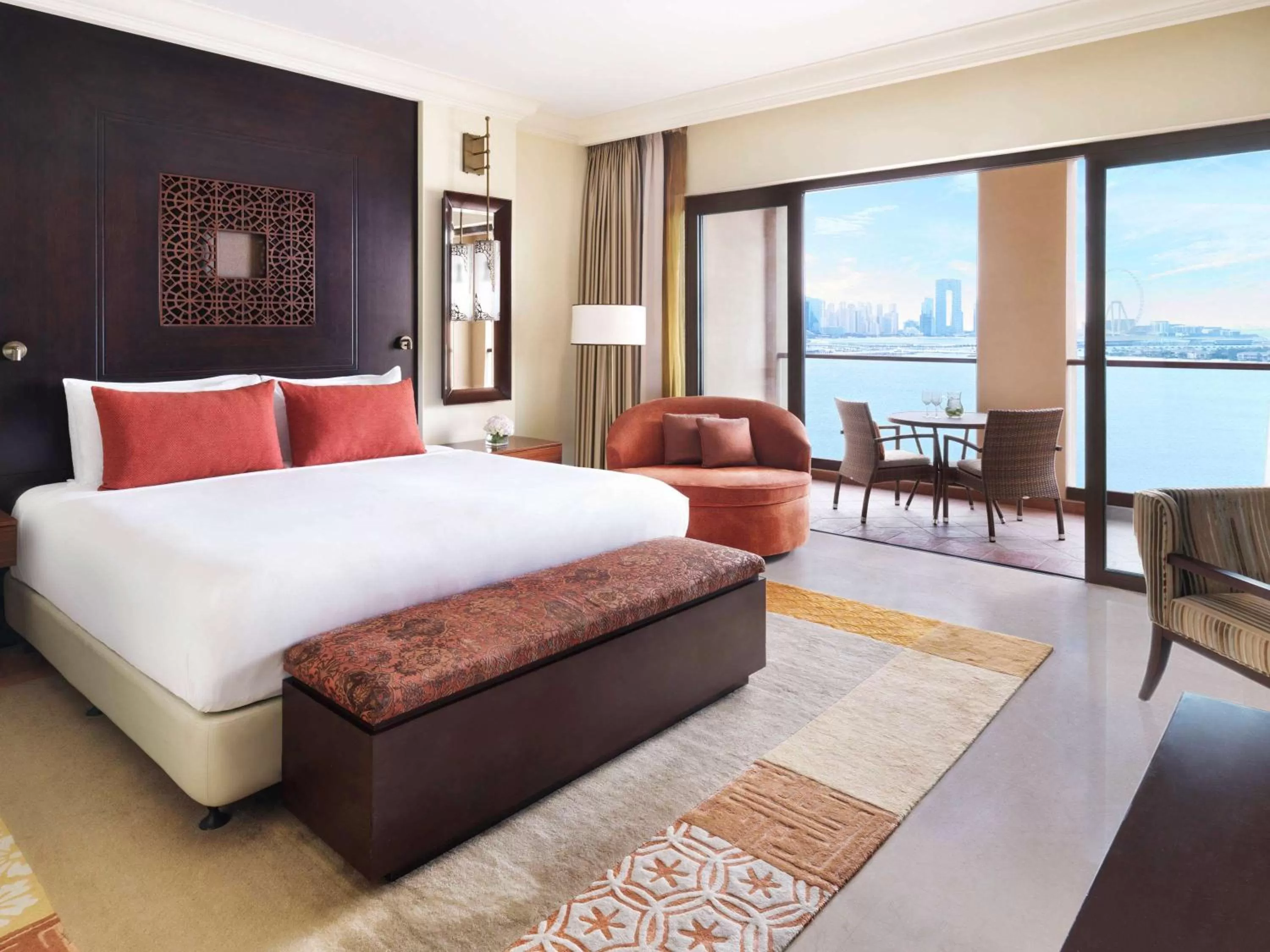 Photo of the whole room, Bed in Fairmont The Palm