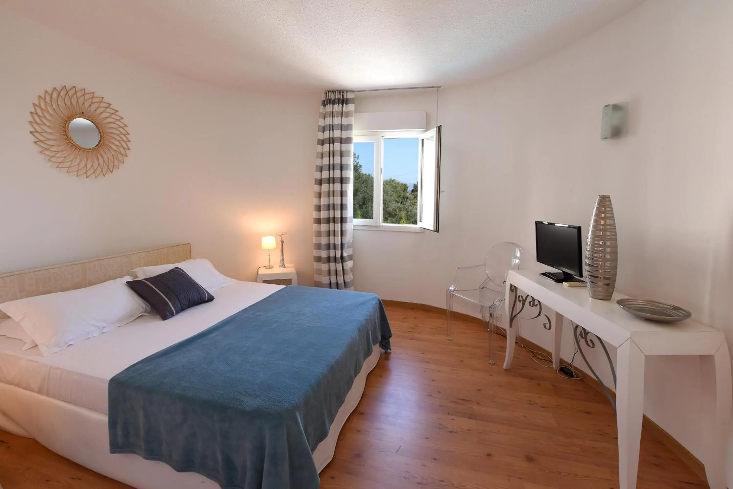 Junior Suite in Hotel Le Tilbury Junior Suite in Hotel Le Tilbury