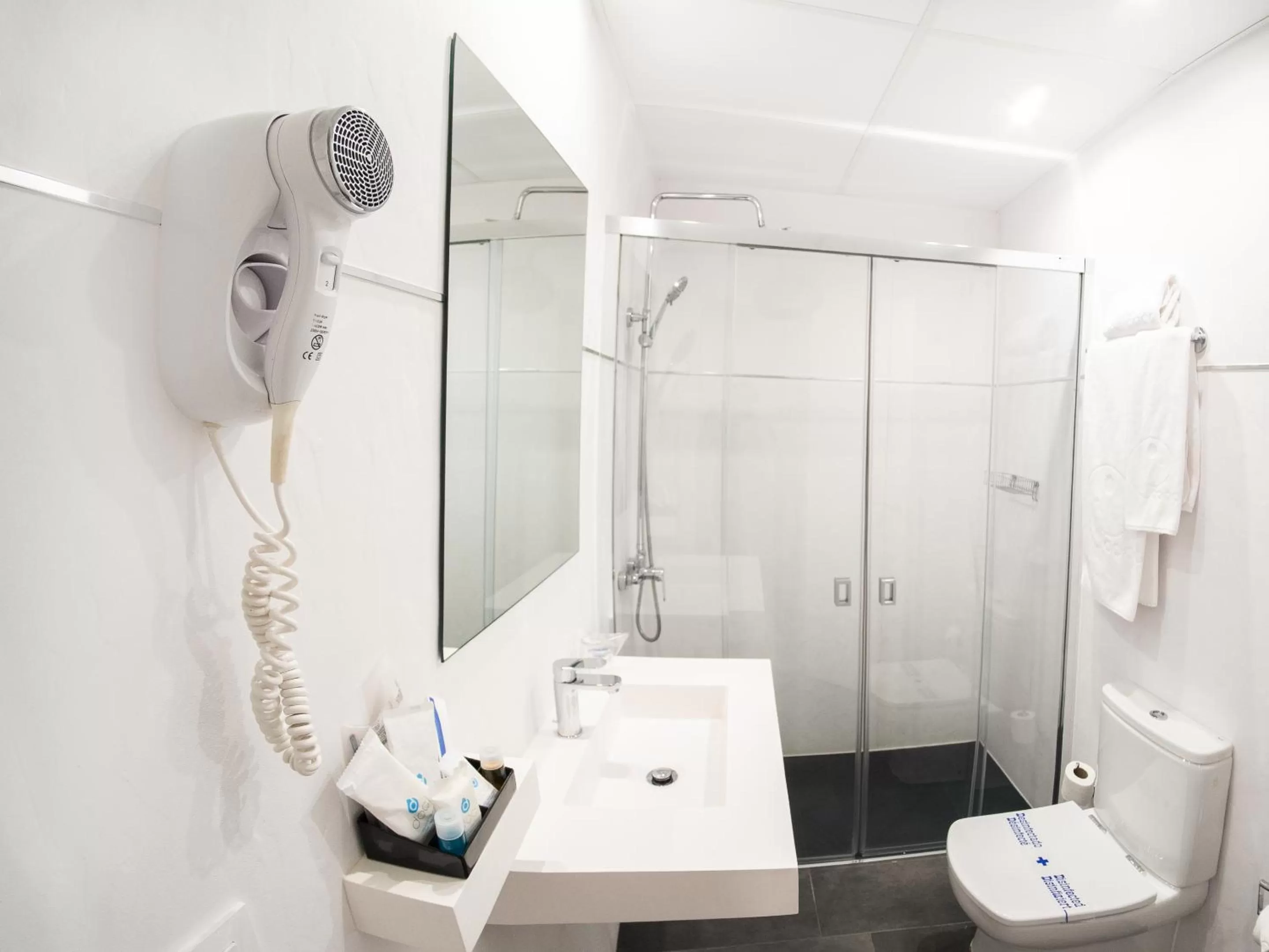 Bathroom in Hotel Pasarela