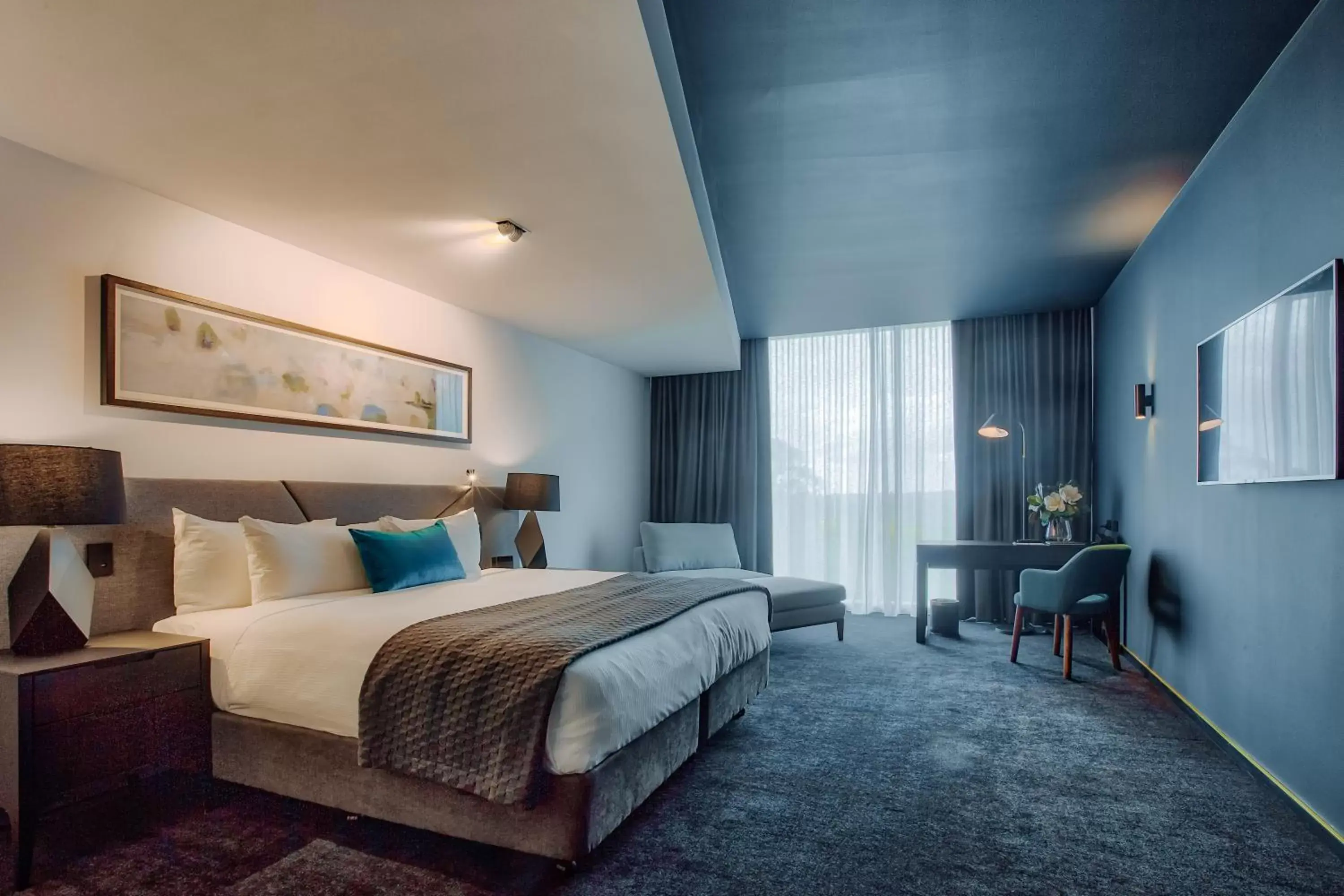 Deluxe King Room in Eatons Hill Hotel Deluxe King Room in Eatons Hill Hotel