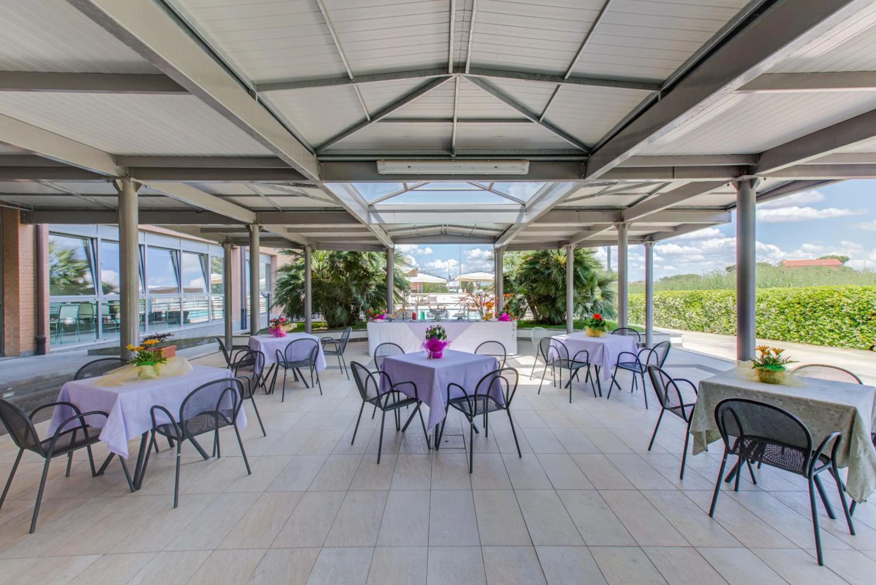 Restaurant/places to eat in Ardeatina Park Hotel