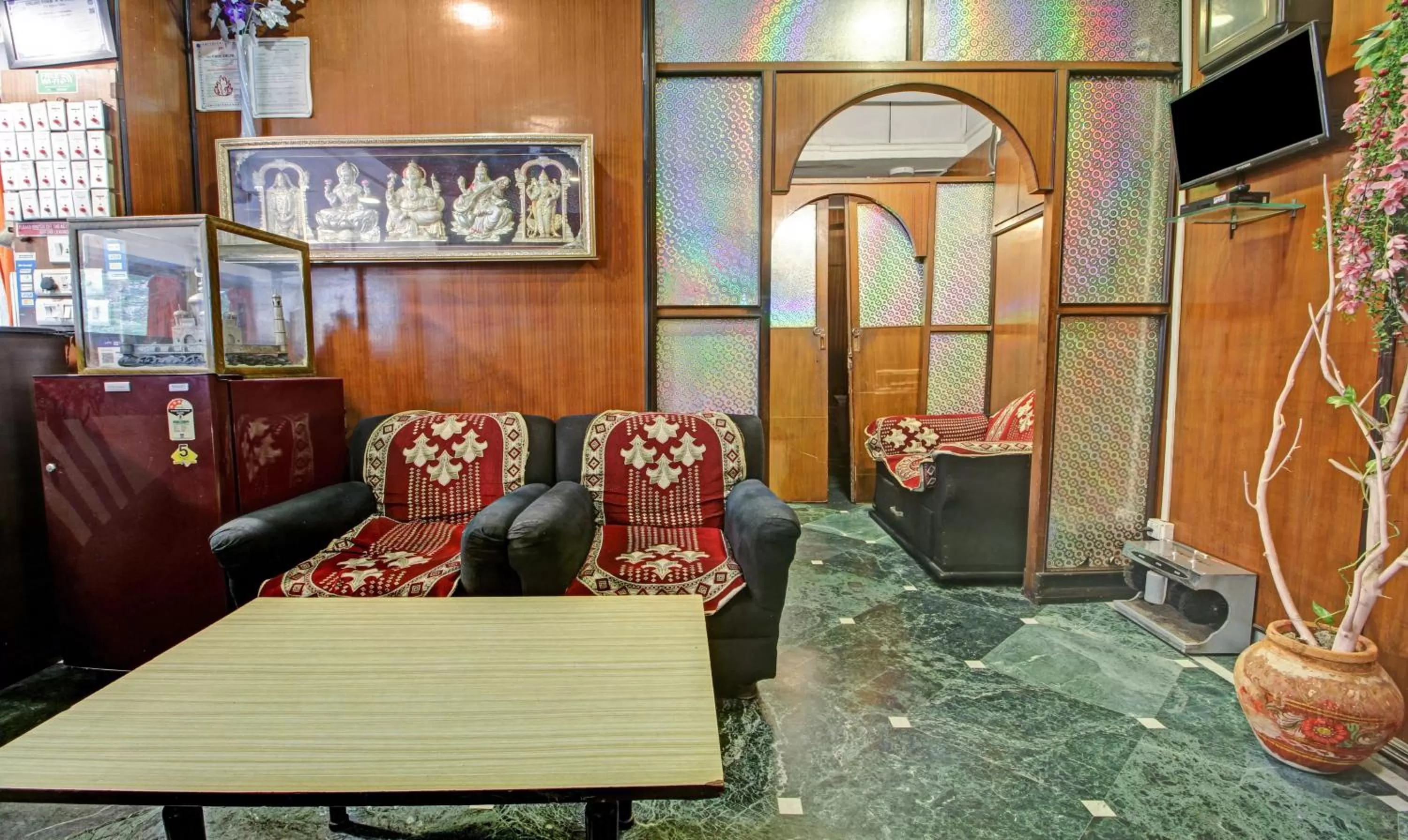 Seating area in Treebo Mira Inn, Camac Street