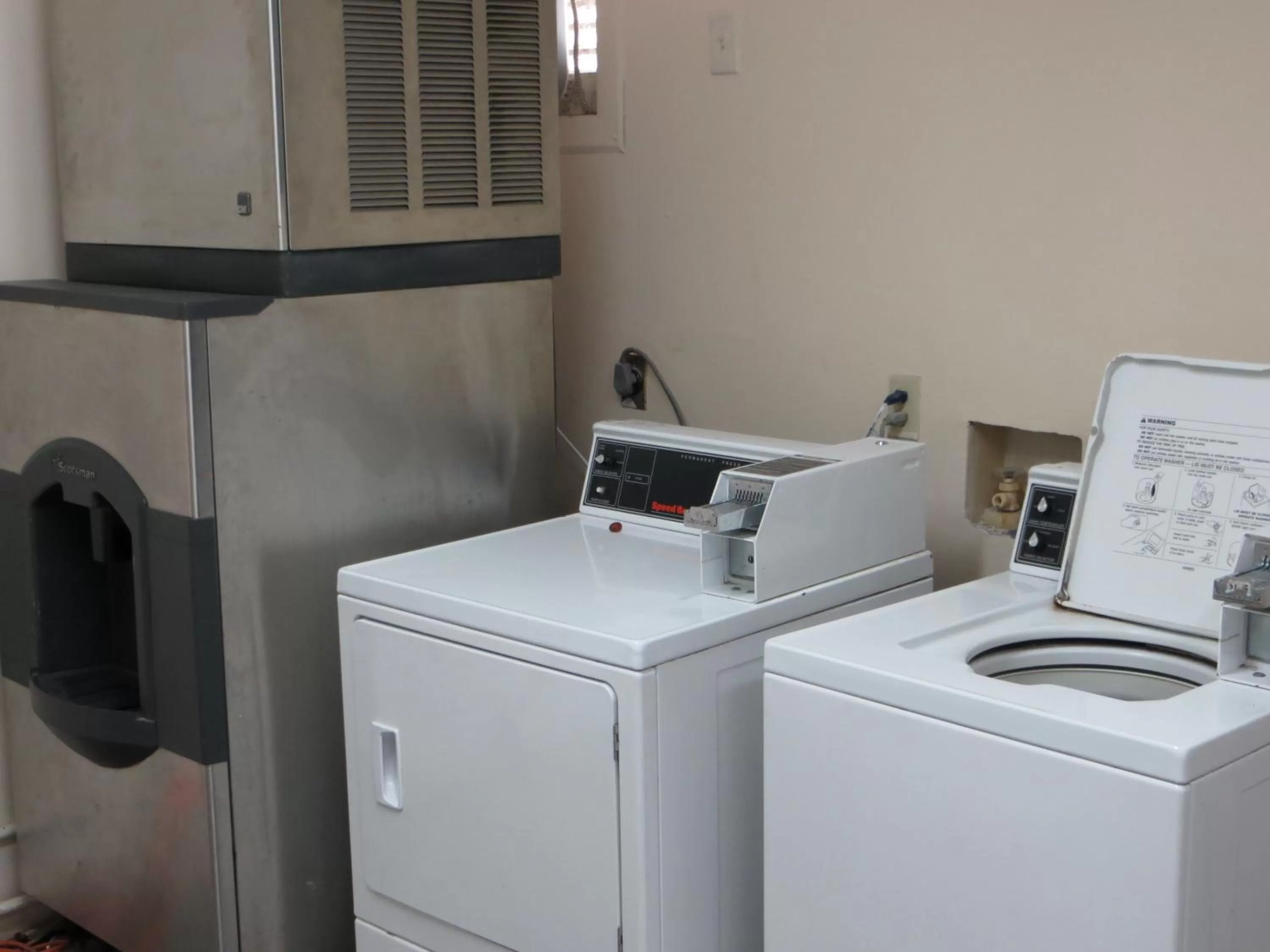 Area and facilities in Super 8 by Wyndham Foley