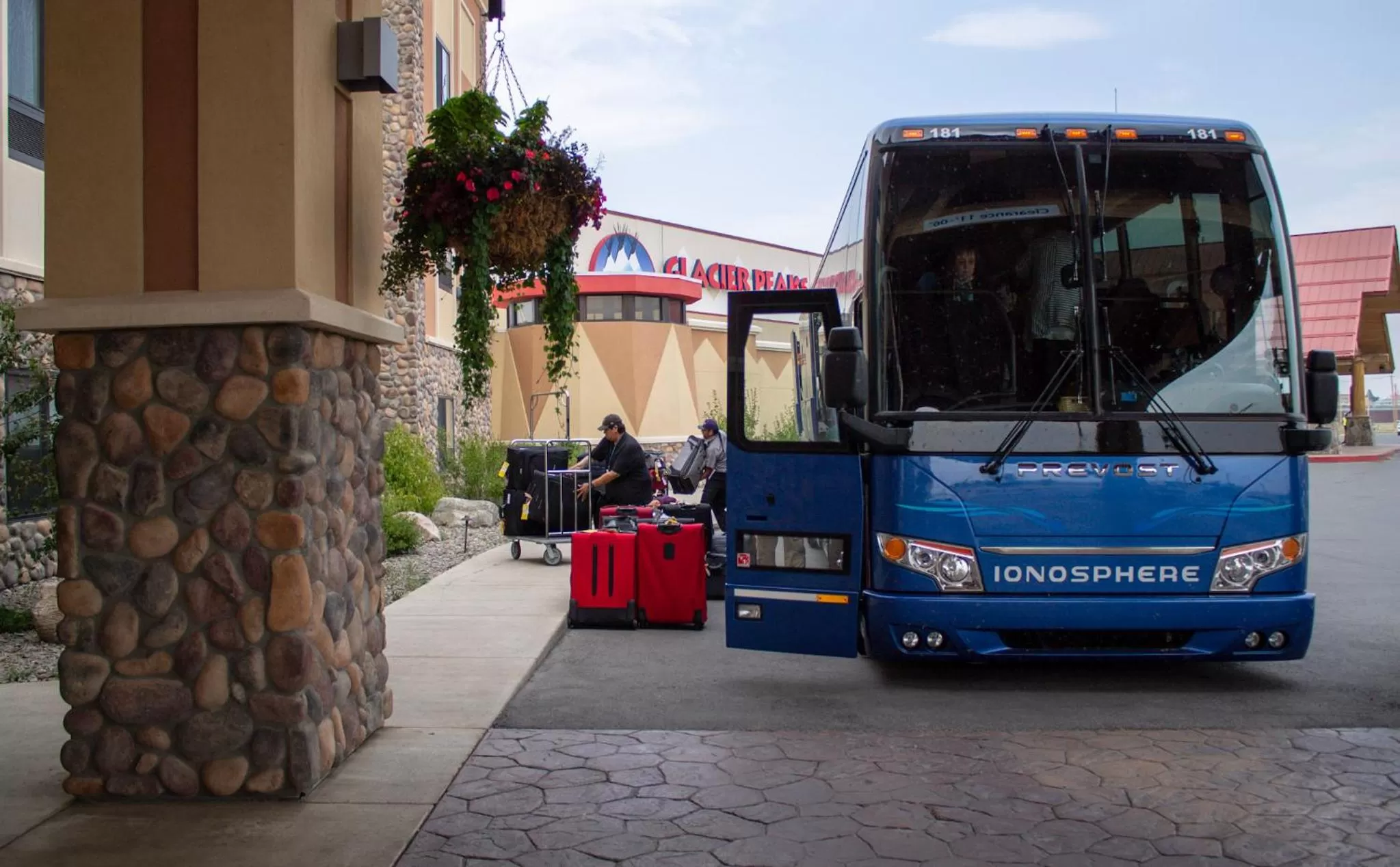 Facade/entrance in Glacier Peaks Hotel