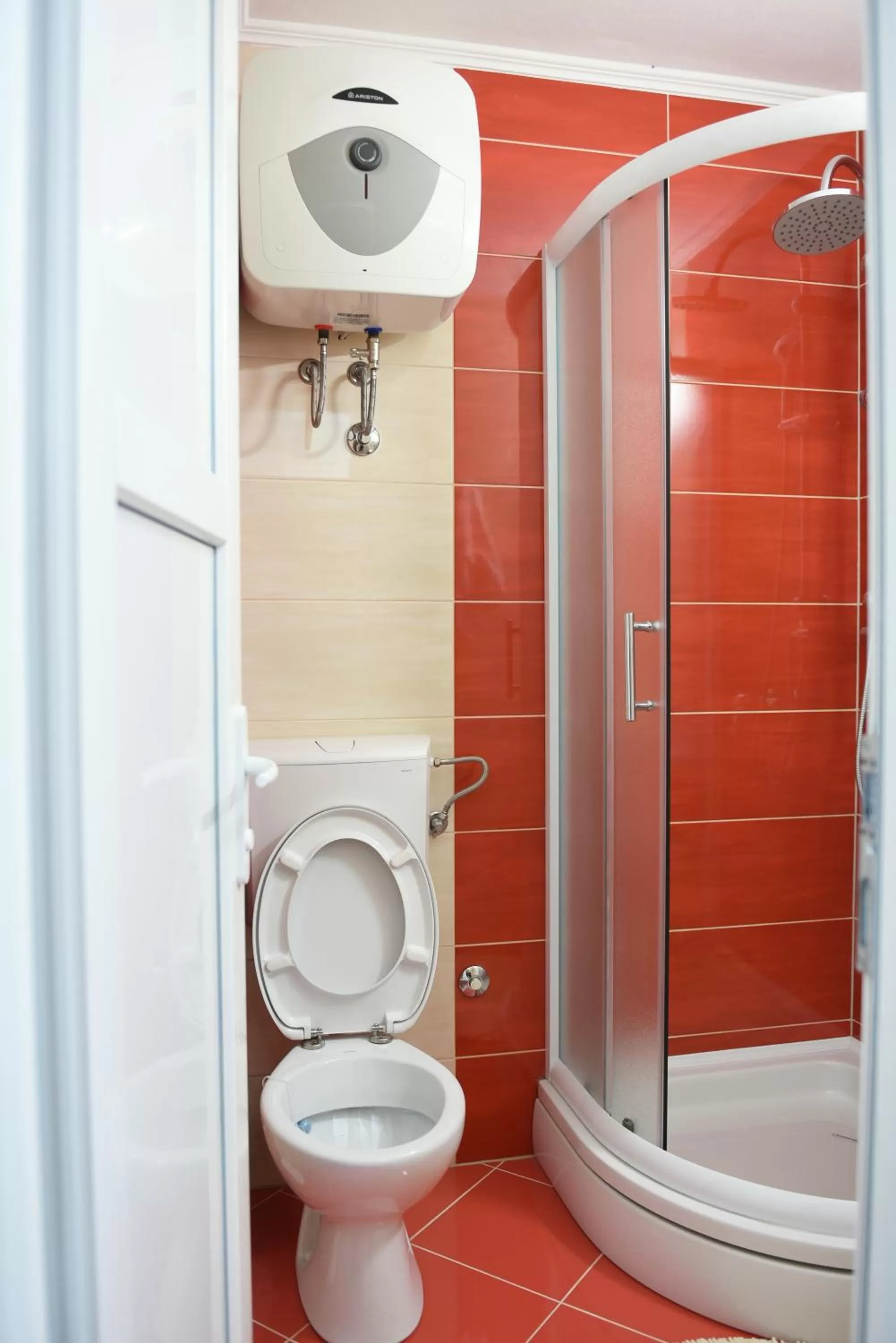 Shower, Bathroom in Motel Alibi