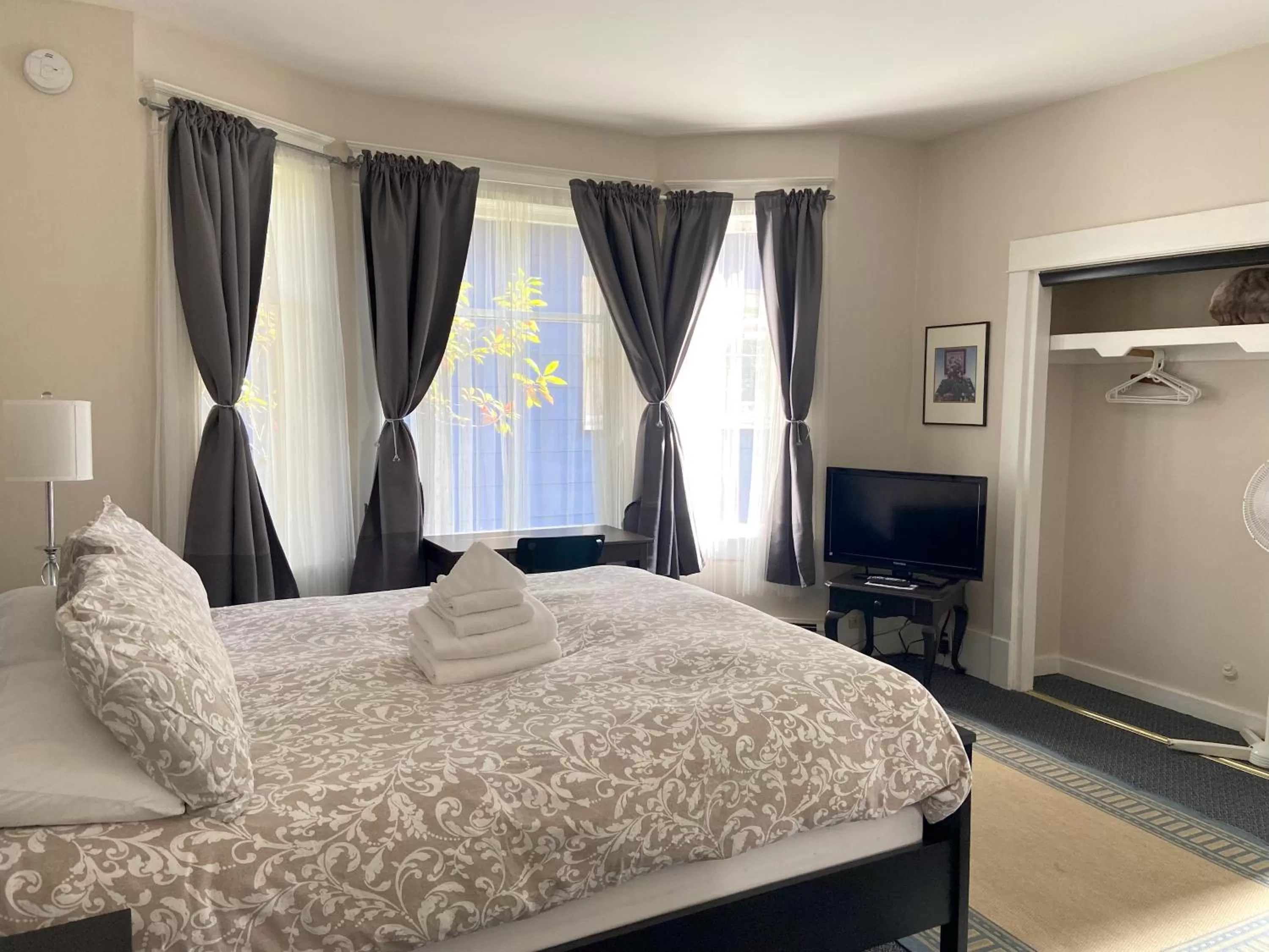 Classic Double Room in Douglas Guest House