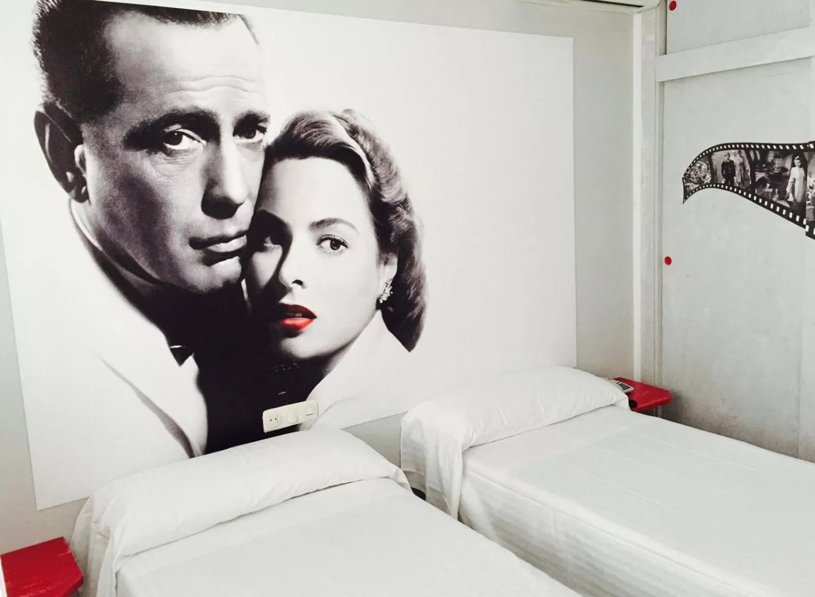 Photo of the whole room in Hotel Sur Utopia