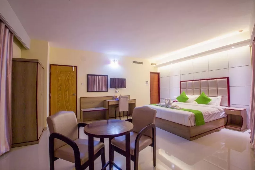 Bedroom, Bed in Hotel Mira Garden