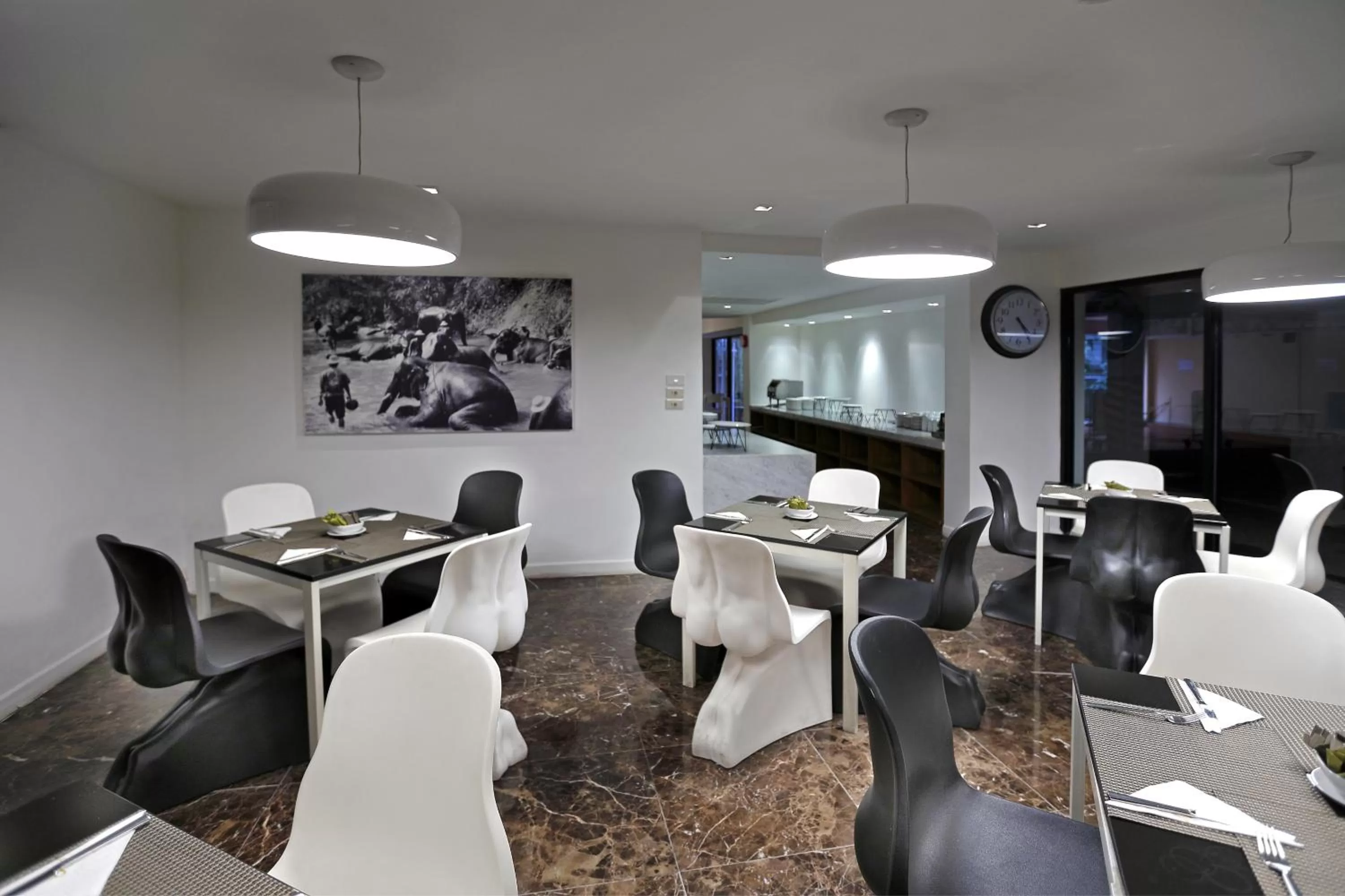 Restaurant/places to eat in S33 Compact Sukhumvit Hotel