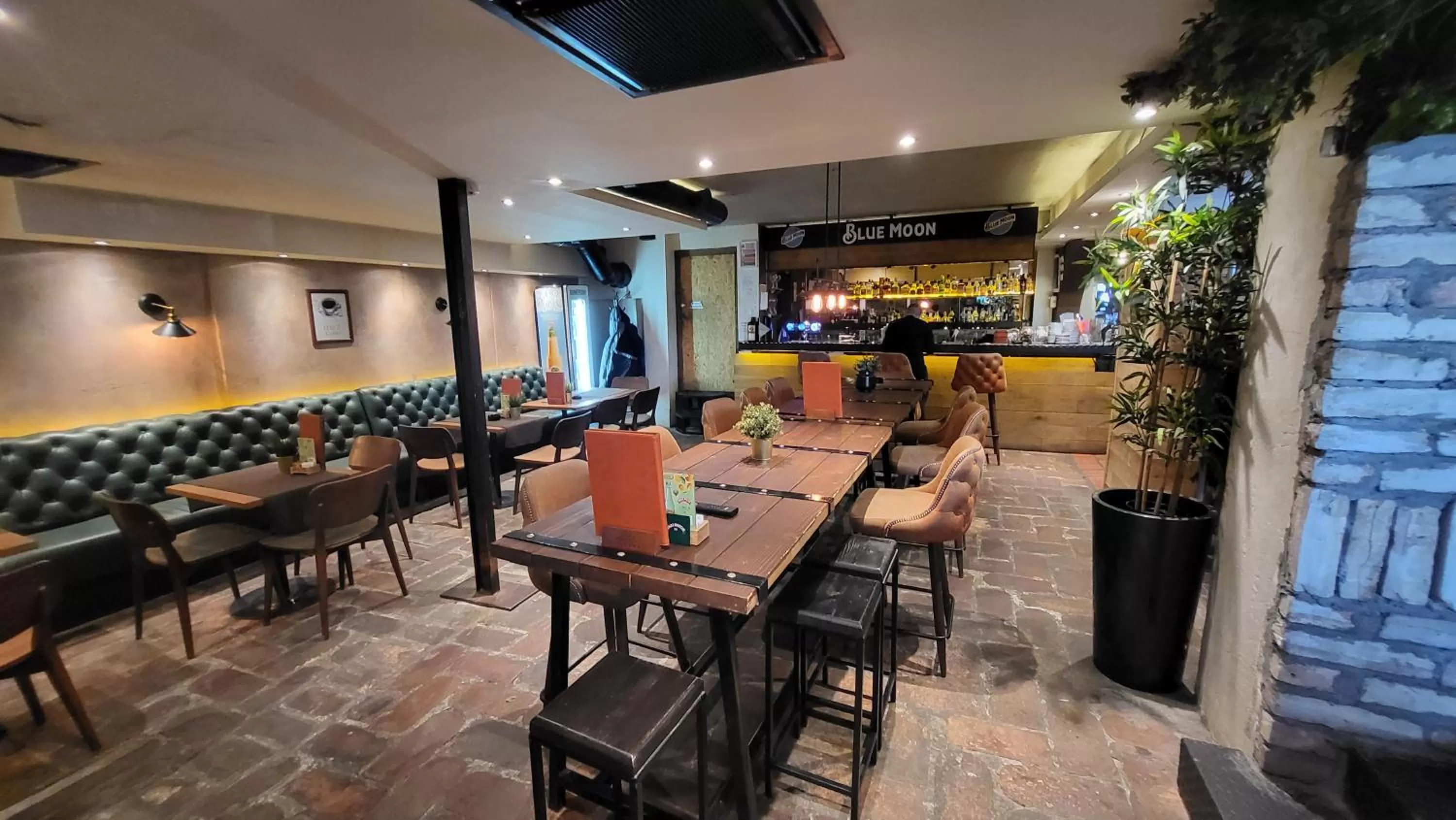 Restaurant/places to eat in Design Hotel Mr President