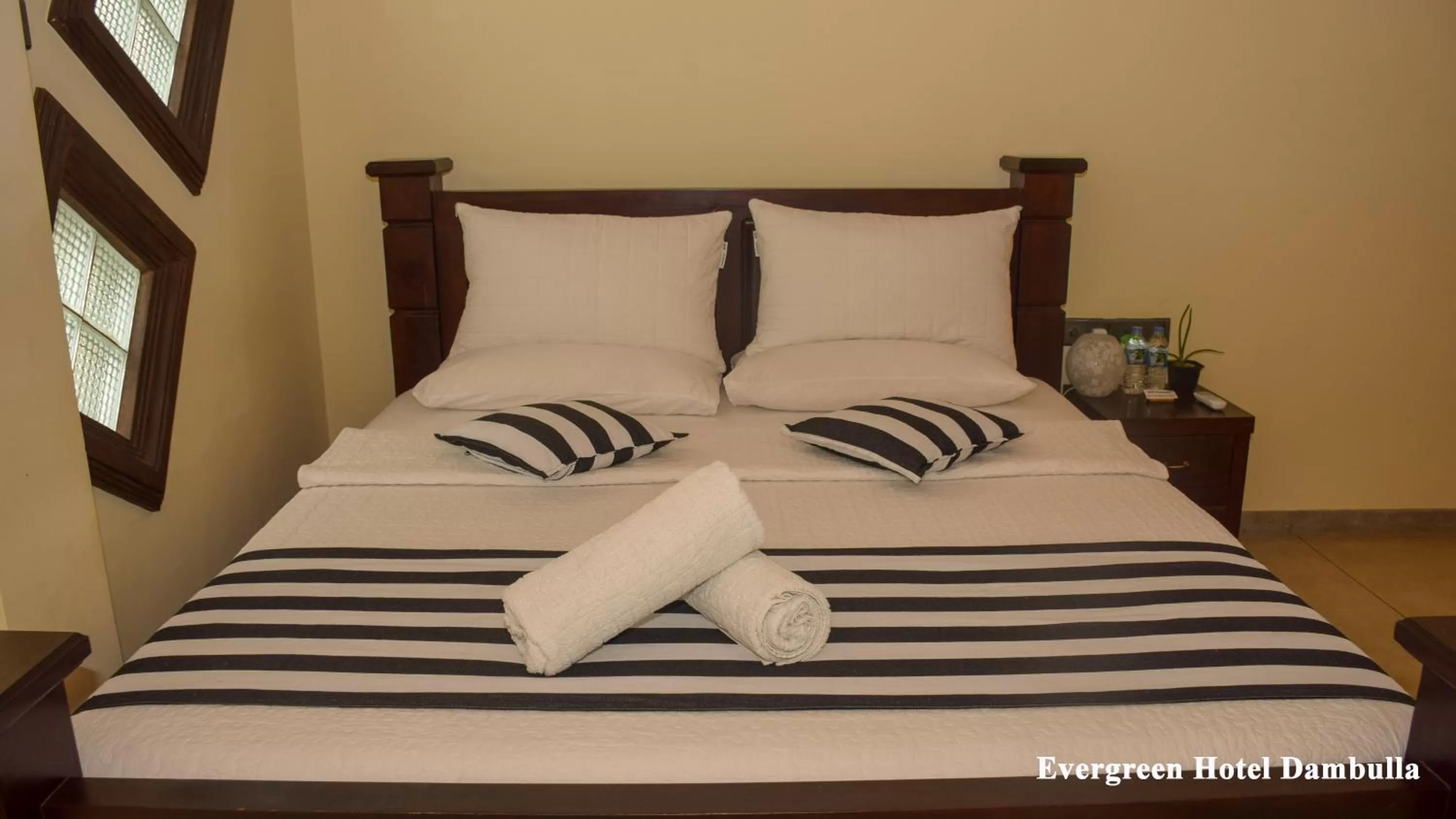 Bedroom, Bed in Evergreen Hotel Dambulla