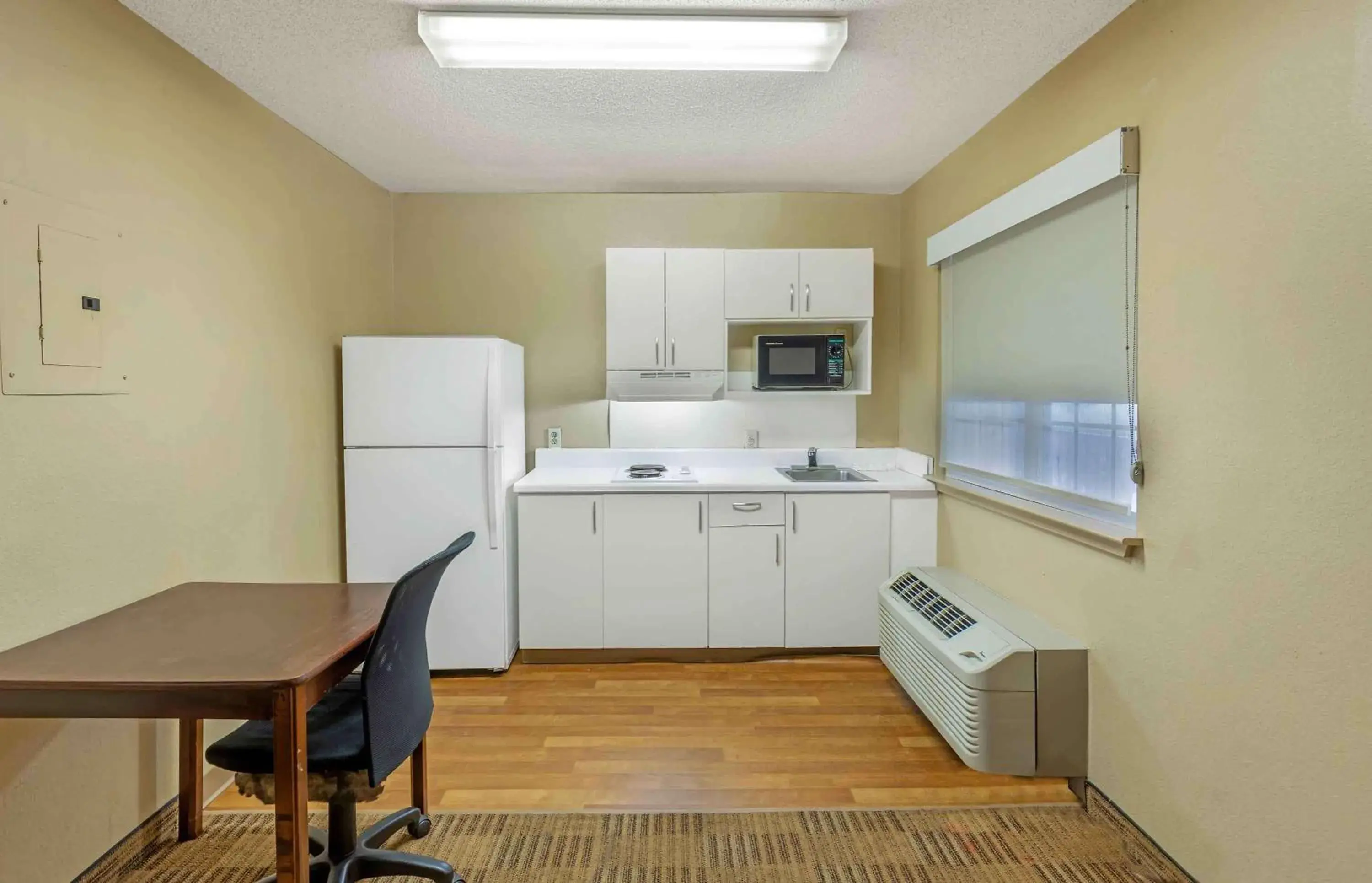 Studio with 2 Double Beds - Non-Smoking in Extended Stay America Select Suites - Greensboro - Wendover Ave - Big Tree Way Studio with 2 Double Beds - Non-Smoking in Extended Stay America Select Suites - Greensboro - Wendover Ave - Big Tree Way