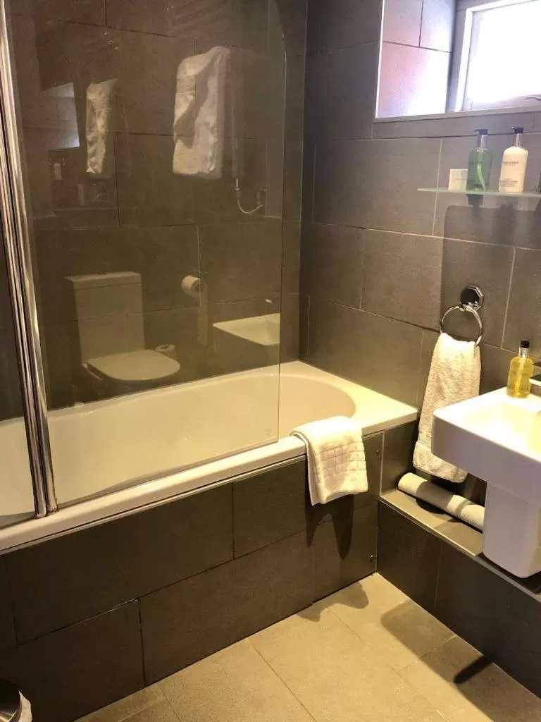 Castle Hotel & Apartments