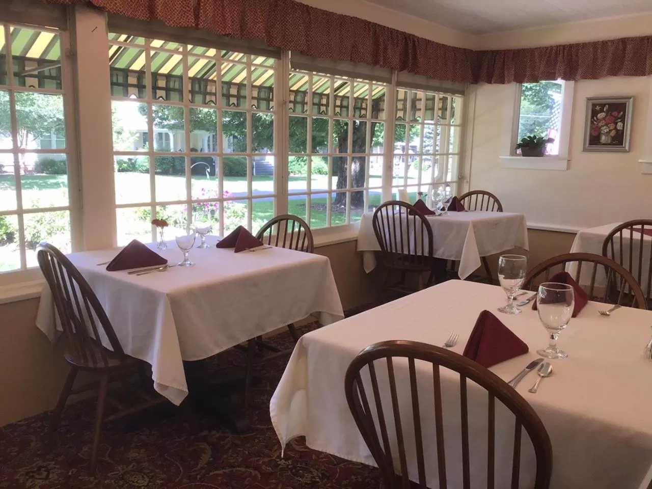 Restaurant/places to eat in Red Rocker Inn