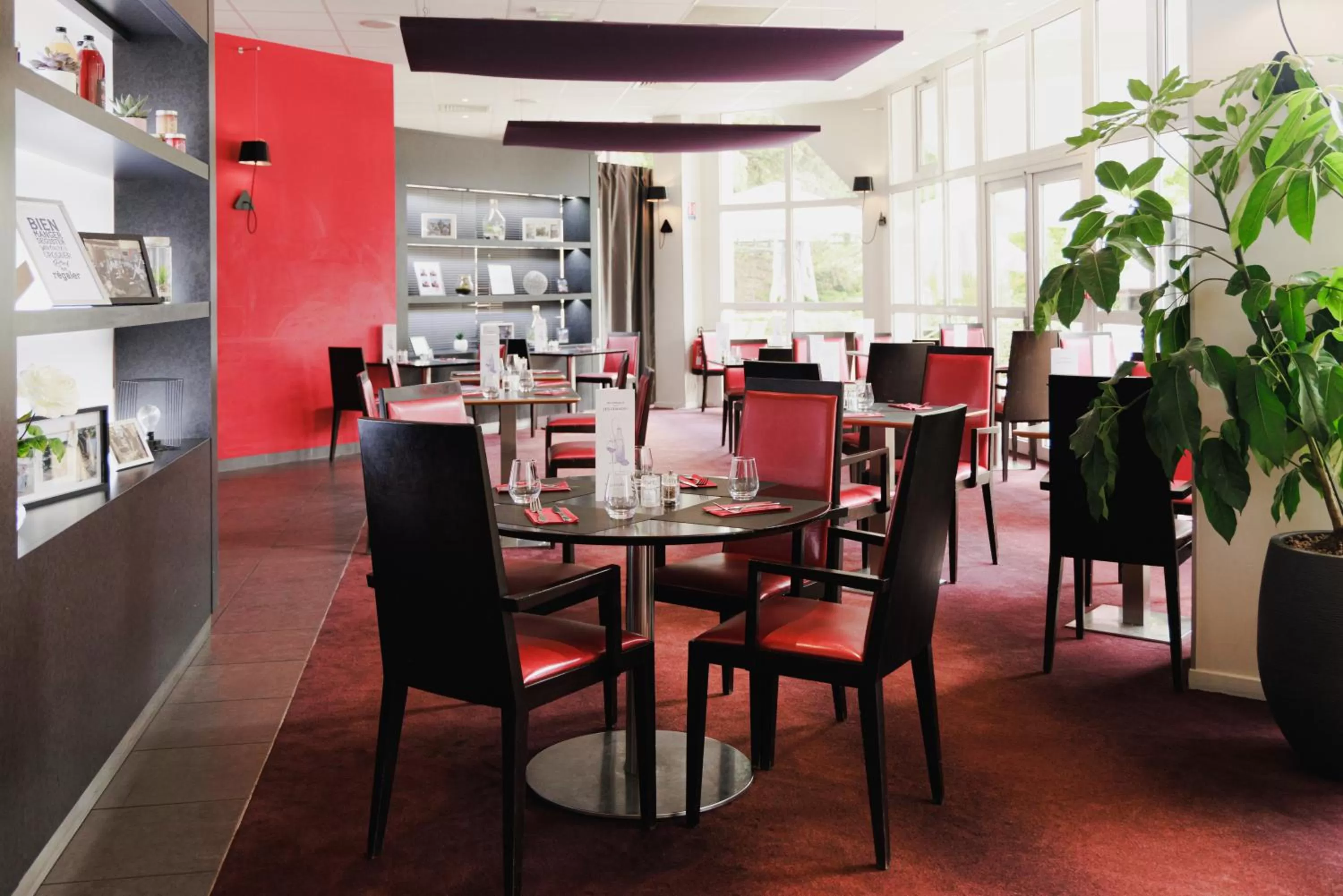 Restaurant/places to eat in Mercure Tours Nord