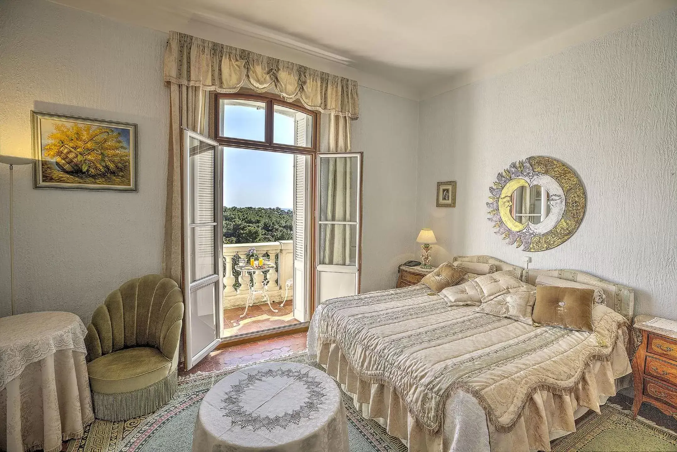 Double Room with Sea View in Le Château de Mei Lese Double Room with Sea View in Le Château de Mei Lese