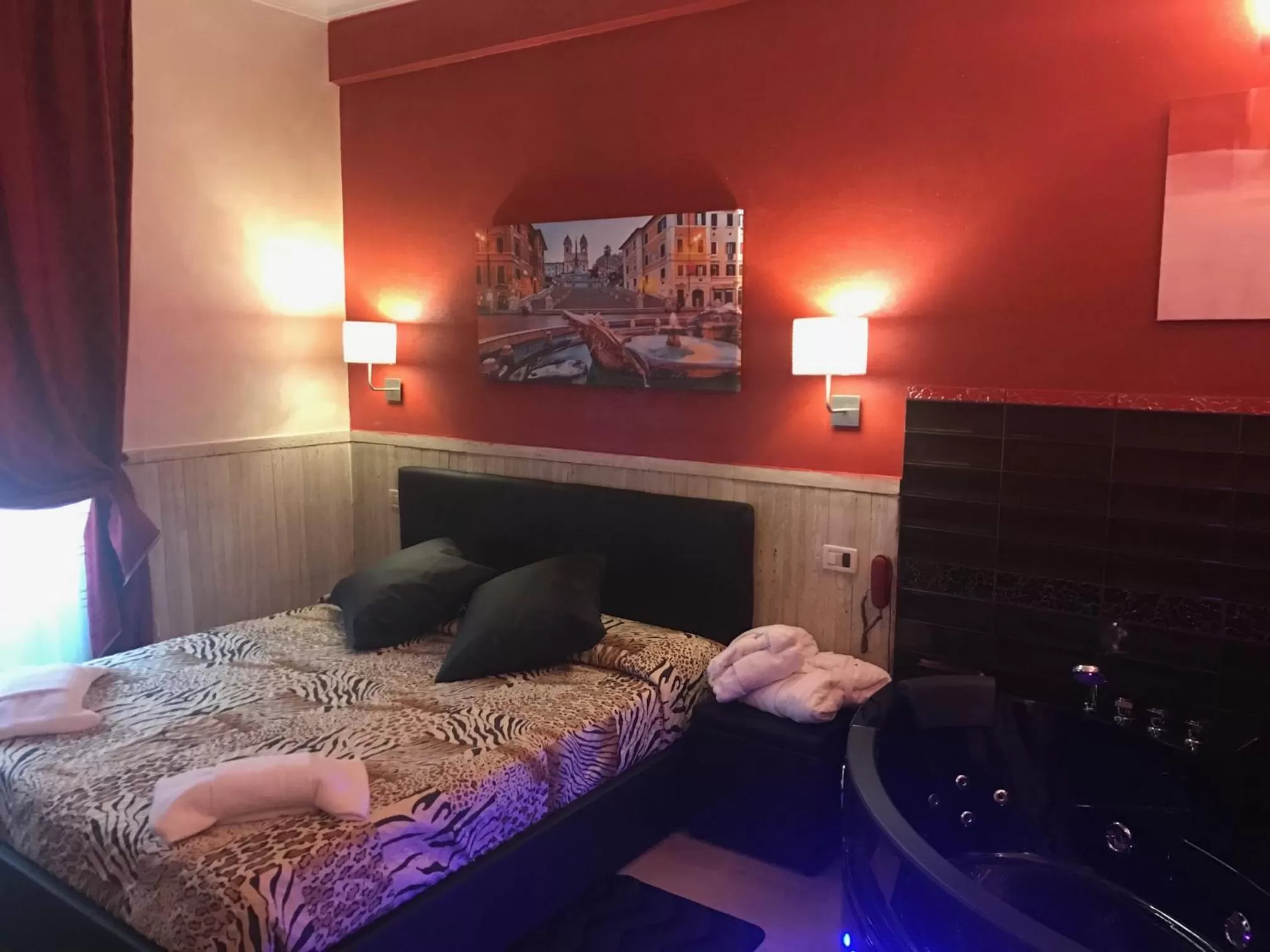 Photo of the whole room, Bed in Hotel Pyramid