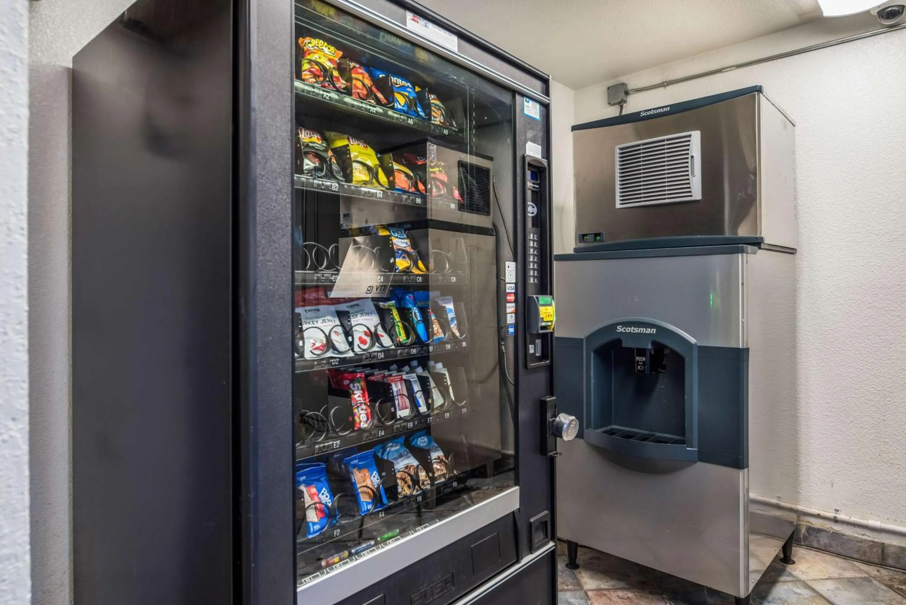 Property building in Motel 6-Rohnert Park, CA