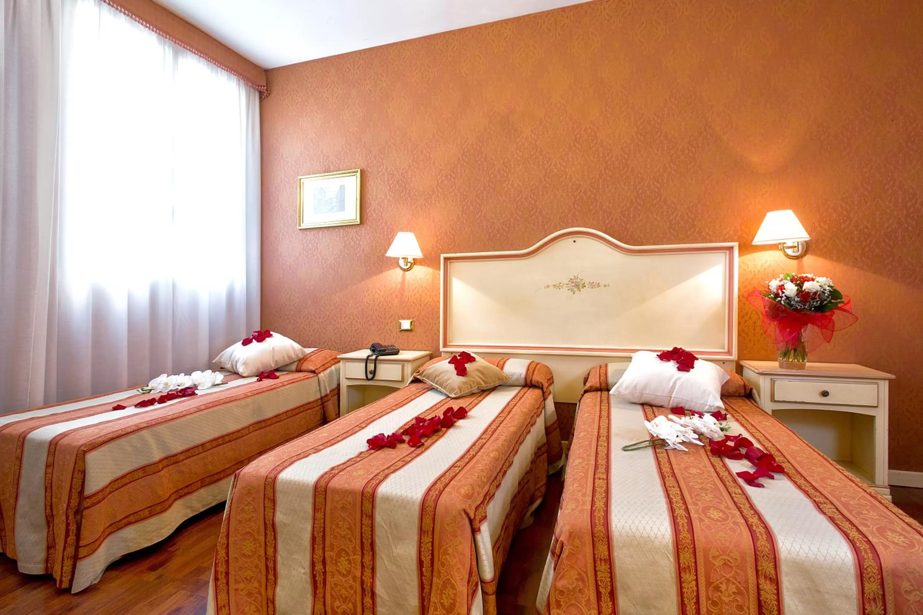 Photo of the whole room, Bed in Hotel Conterie