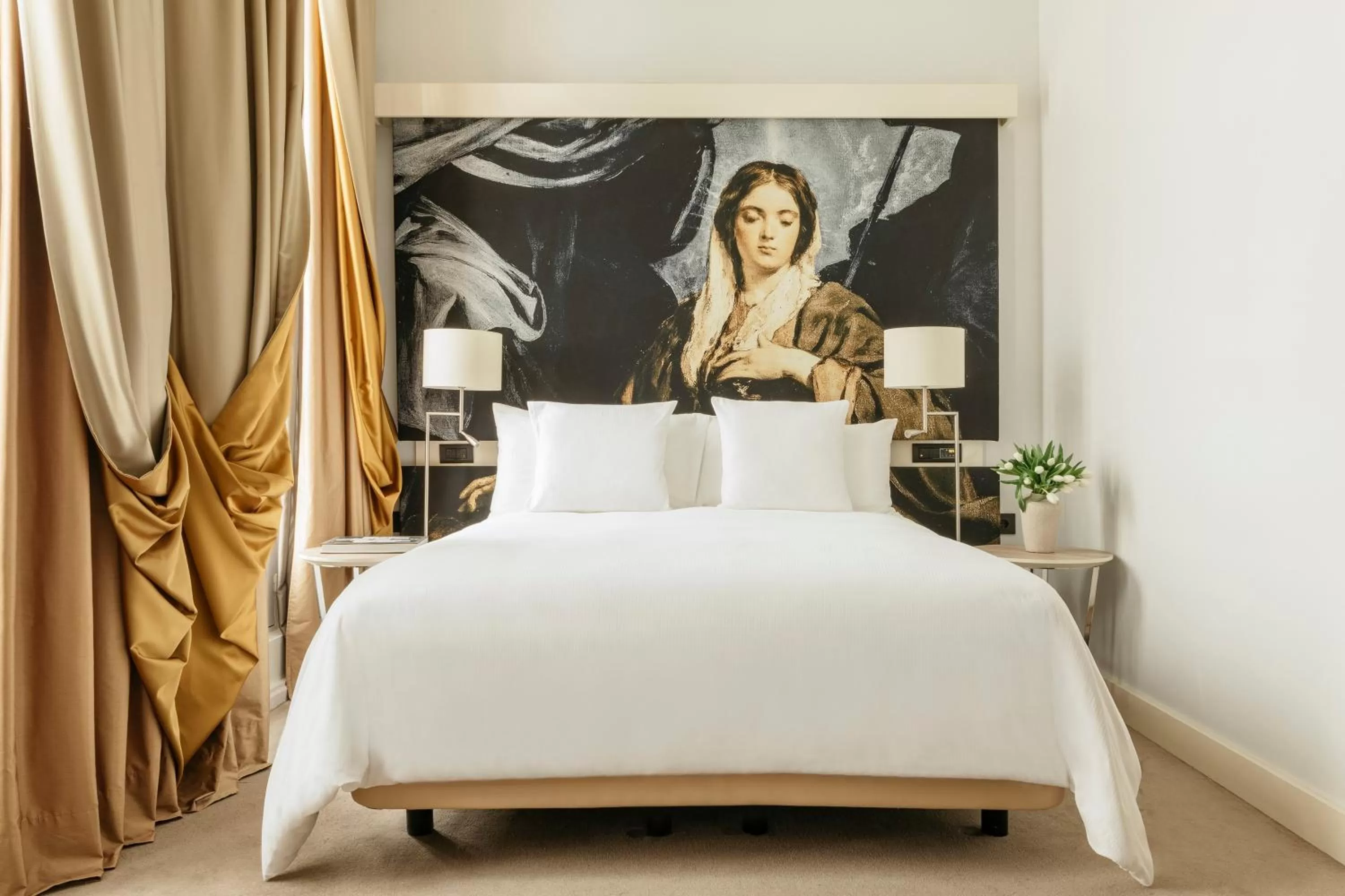 Bed in Palacio de los Duques Gran Meliá - The Leading Hotels of the World