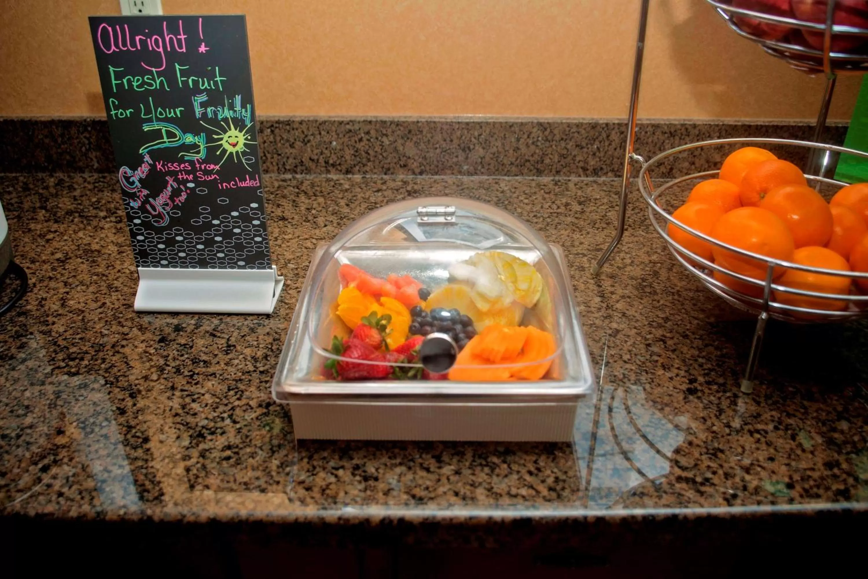 Dining area in Hampton Inn Evanston