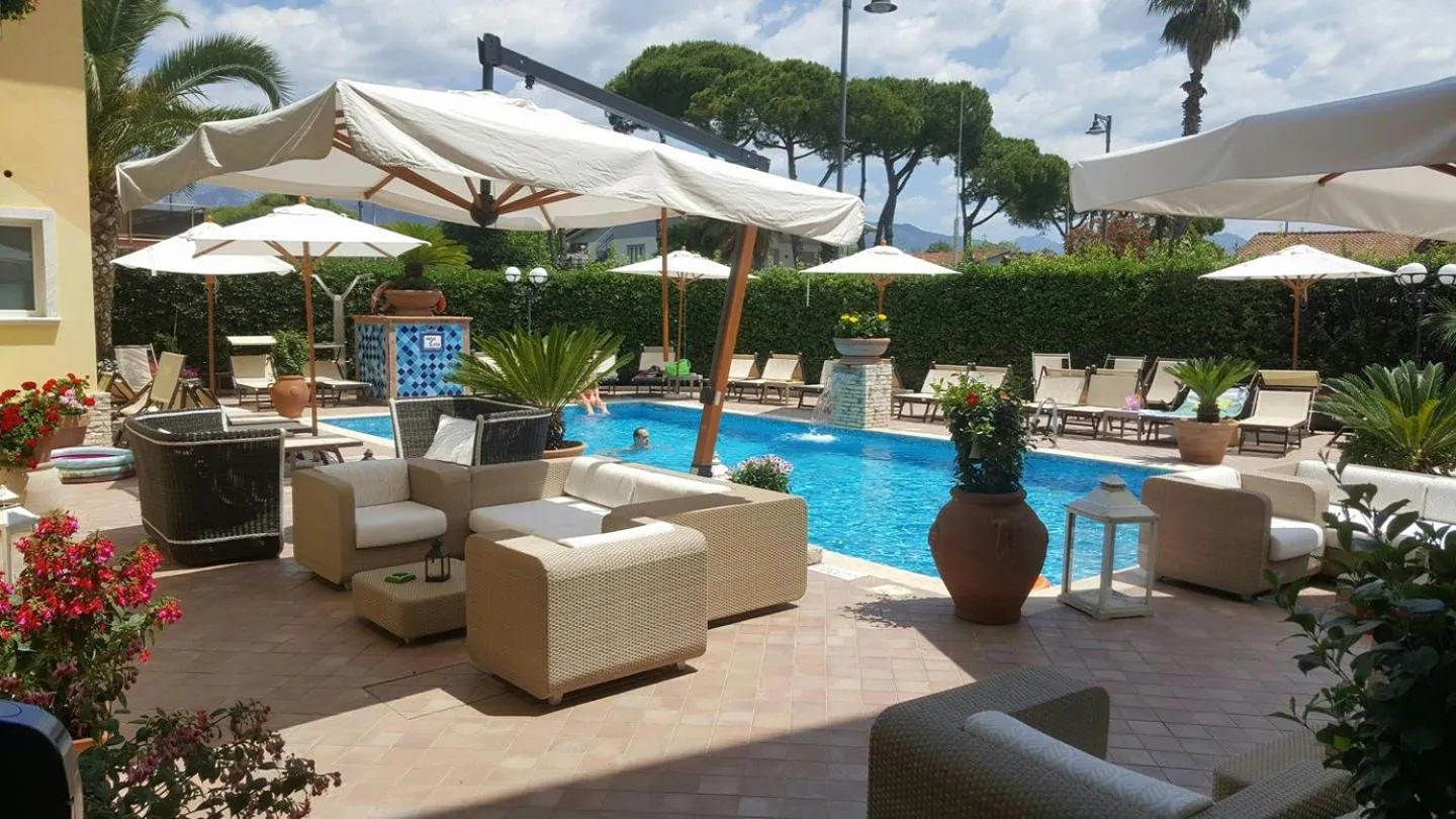 Swimming pool in Hotel Luna