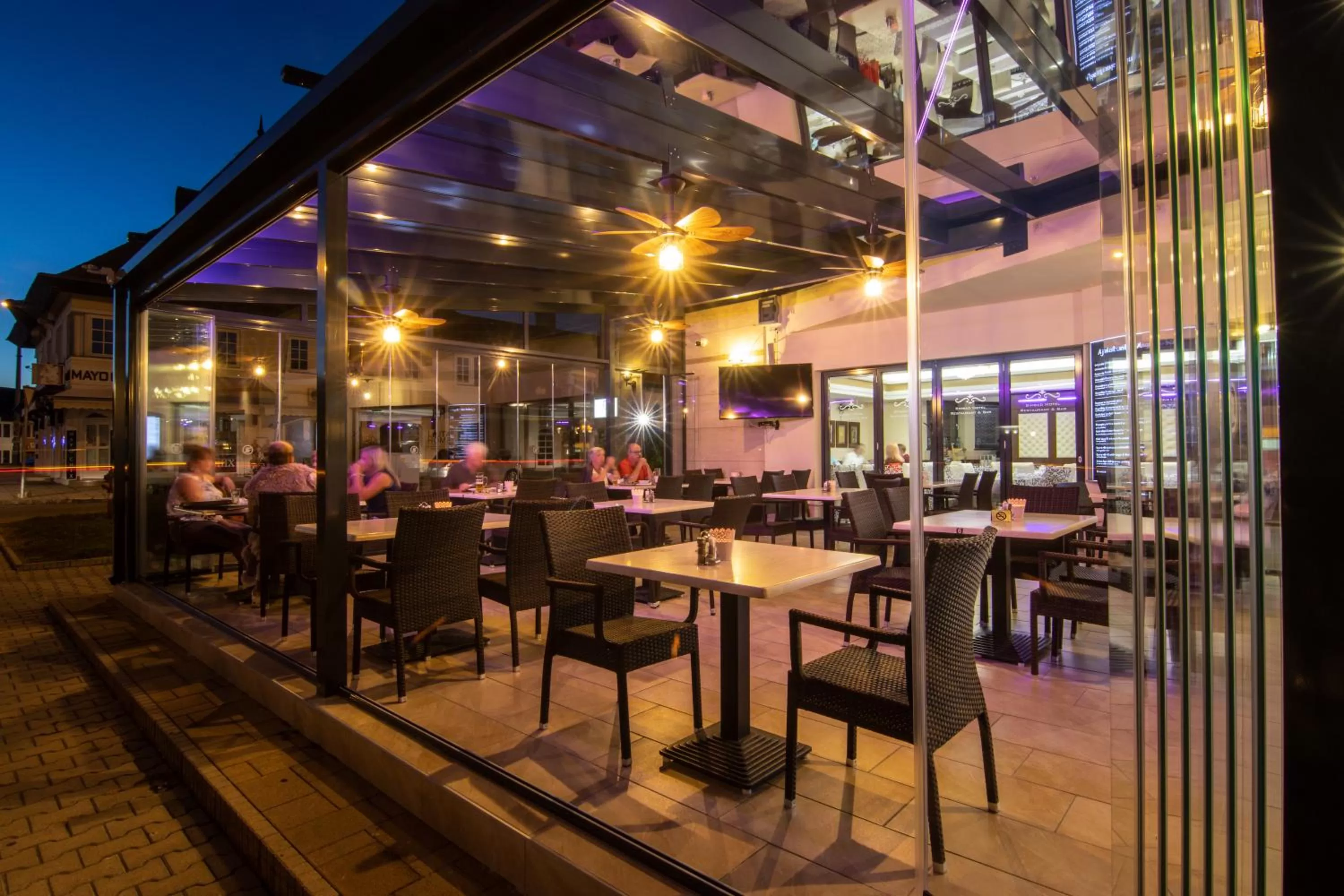 Property building, Restaurant/Places to Eat in Simbad Hotel & Bar Superior