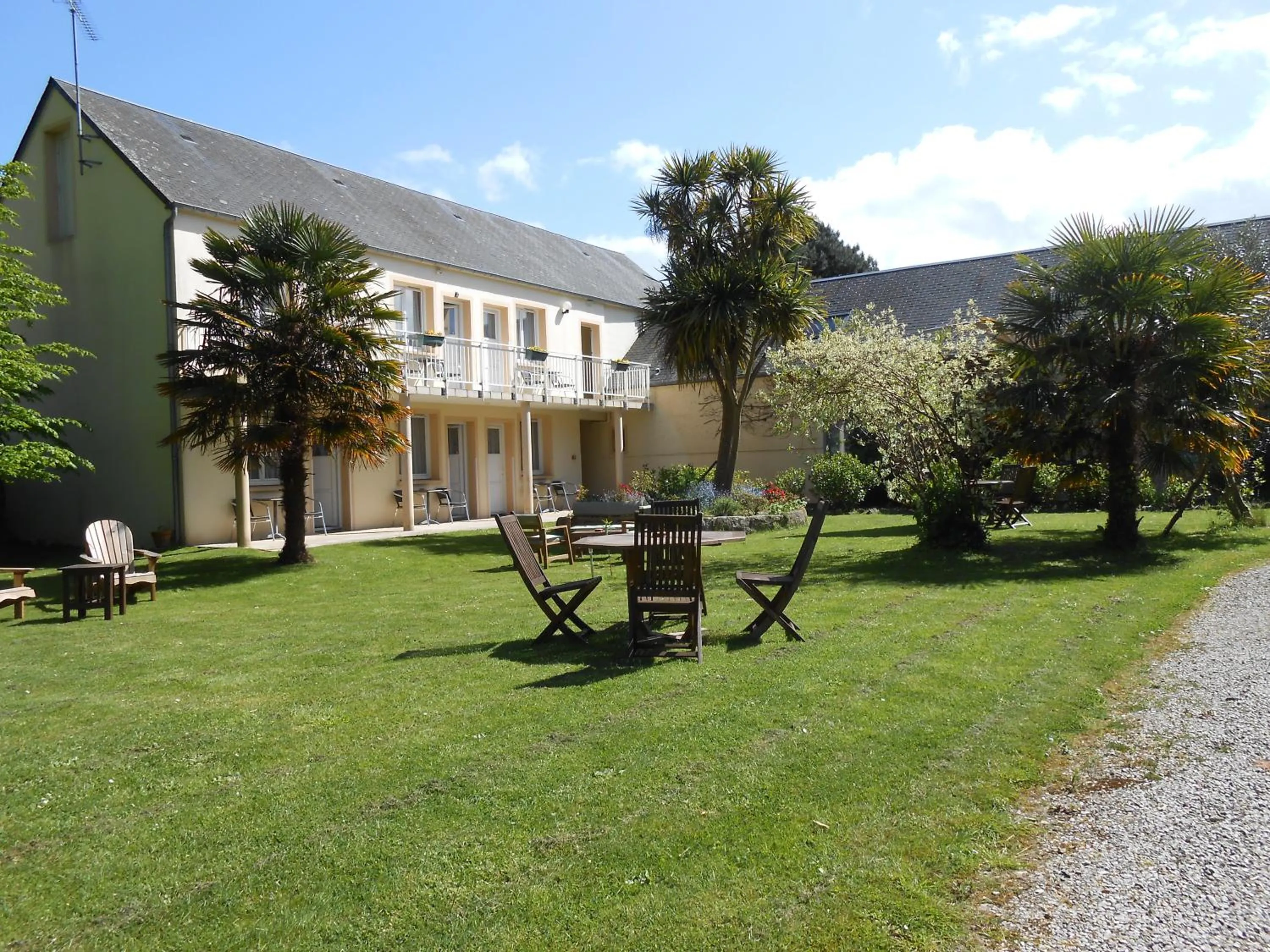 Garden in Logis Hôtel La Demeure du Perron