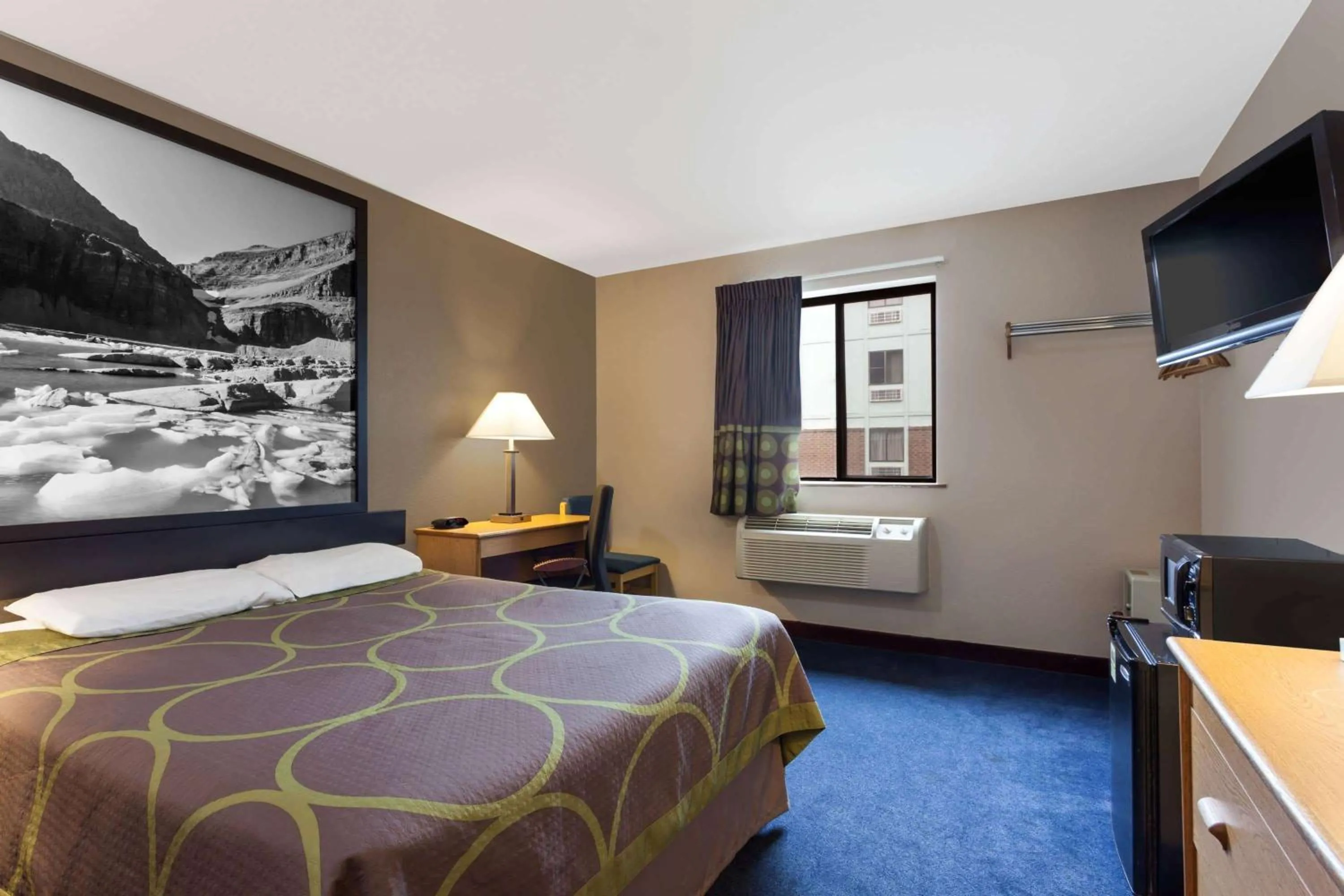Photo of the whole room, Bed in Super 8 by Wyndham Helena