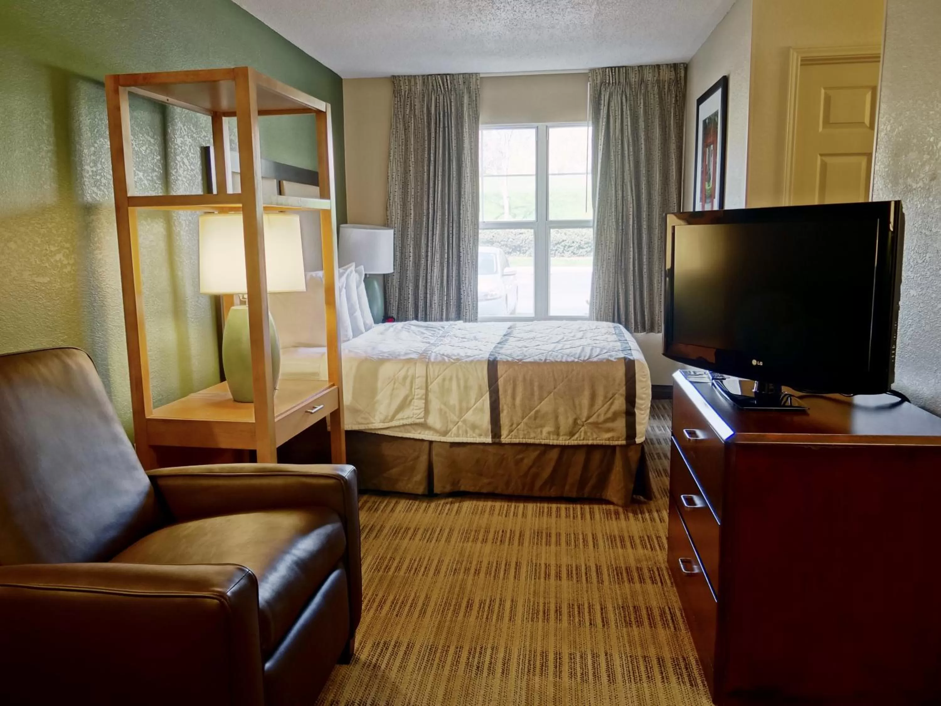 Bed in Extended Stay America Suites - Portland - Hillsboro