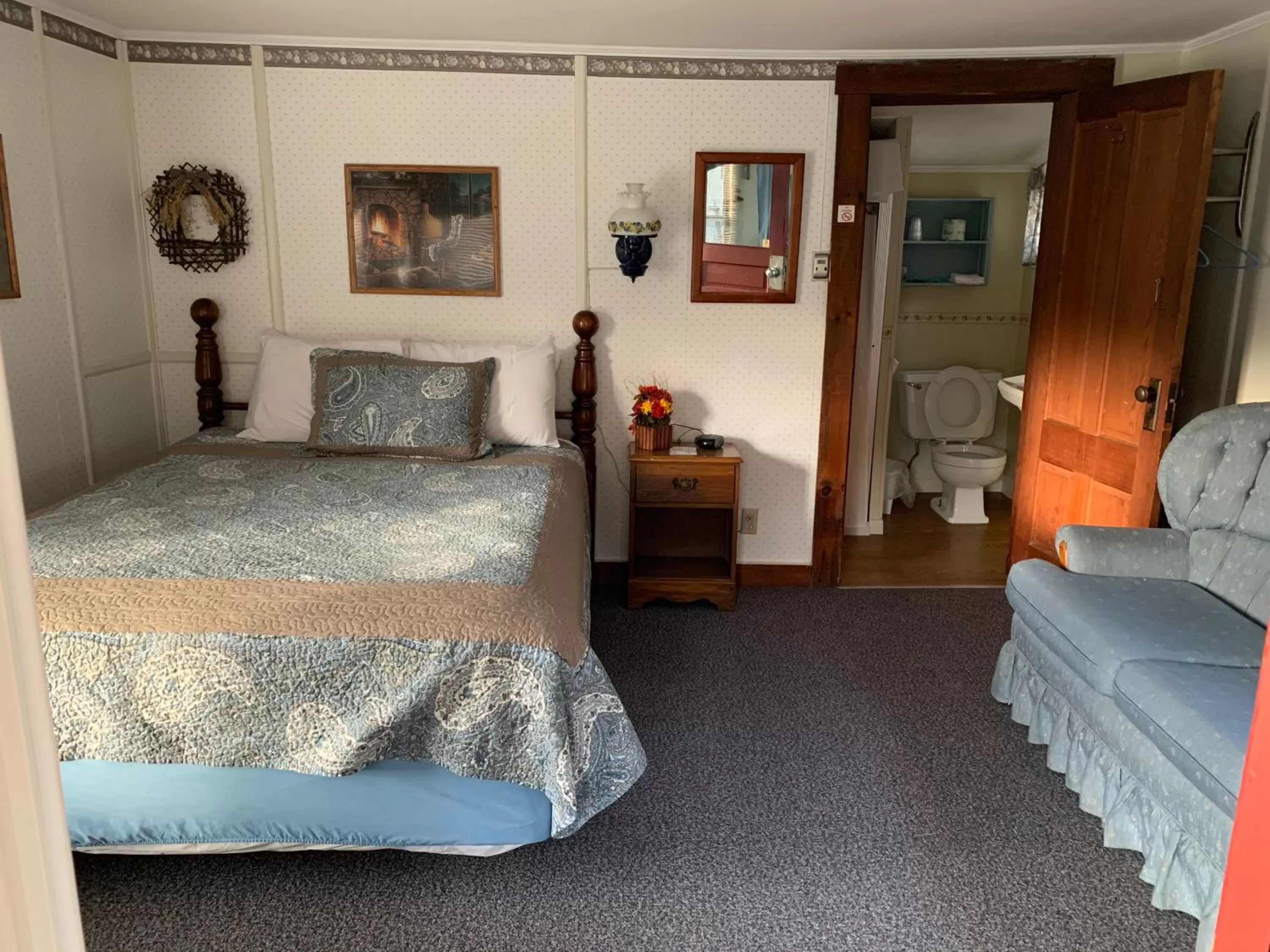 Bed in carrollmotel and cottages