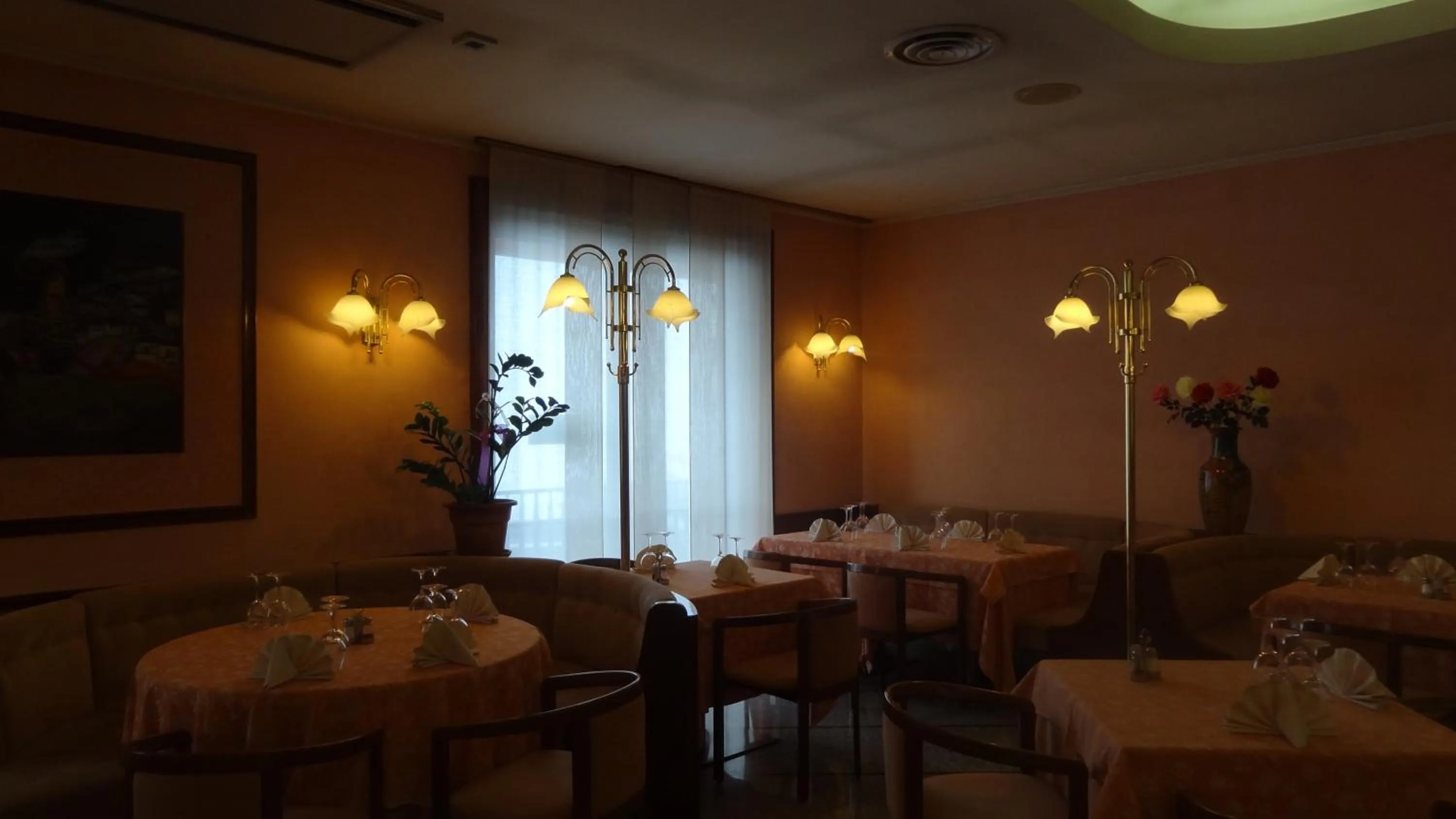 Restaurant/places to eat in Le Gronde